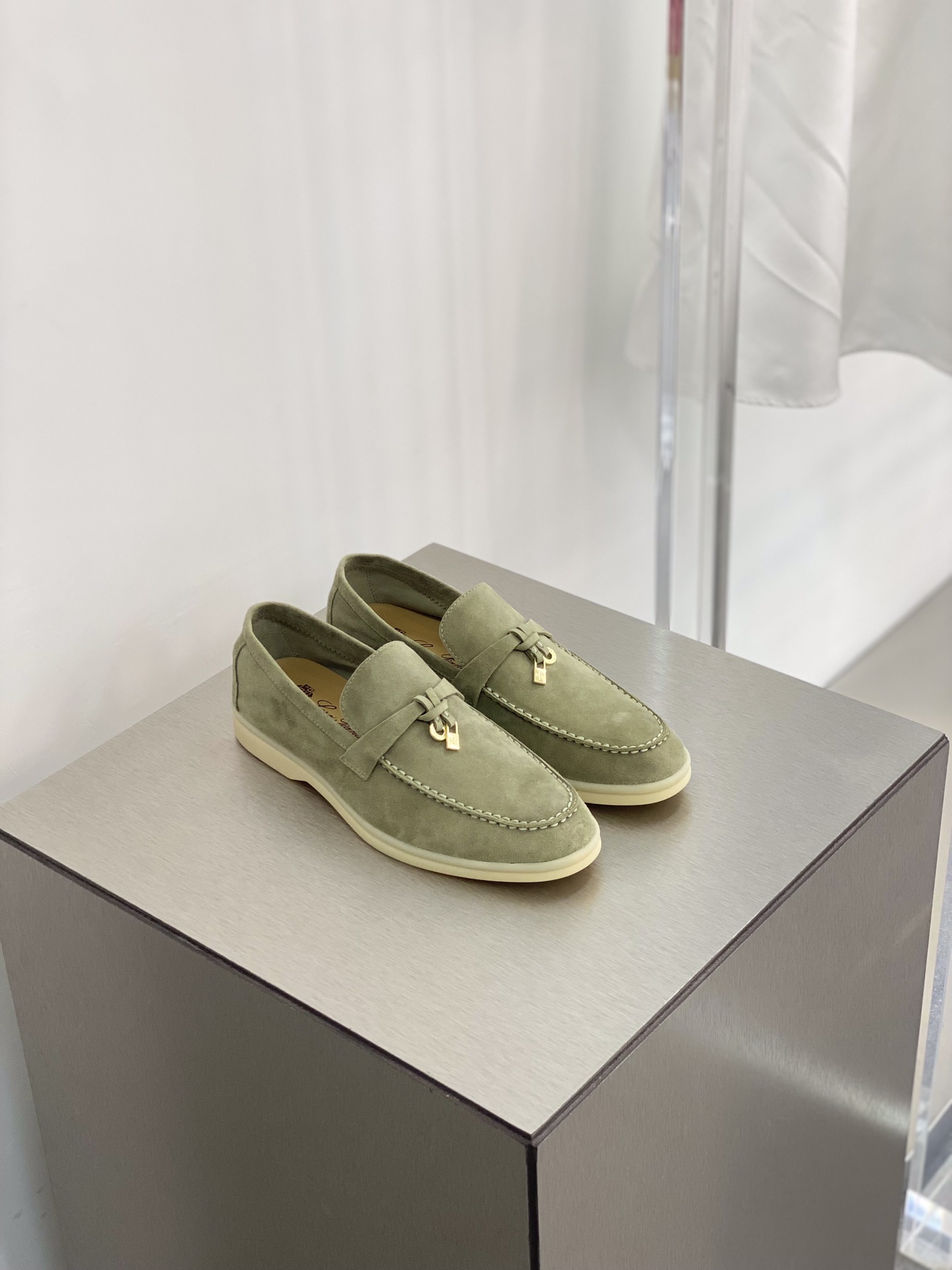 L0r0 P1ana Summer Charms Walk Loafers Tea Room For Women – FAE5444 50KY