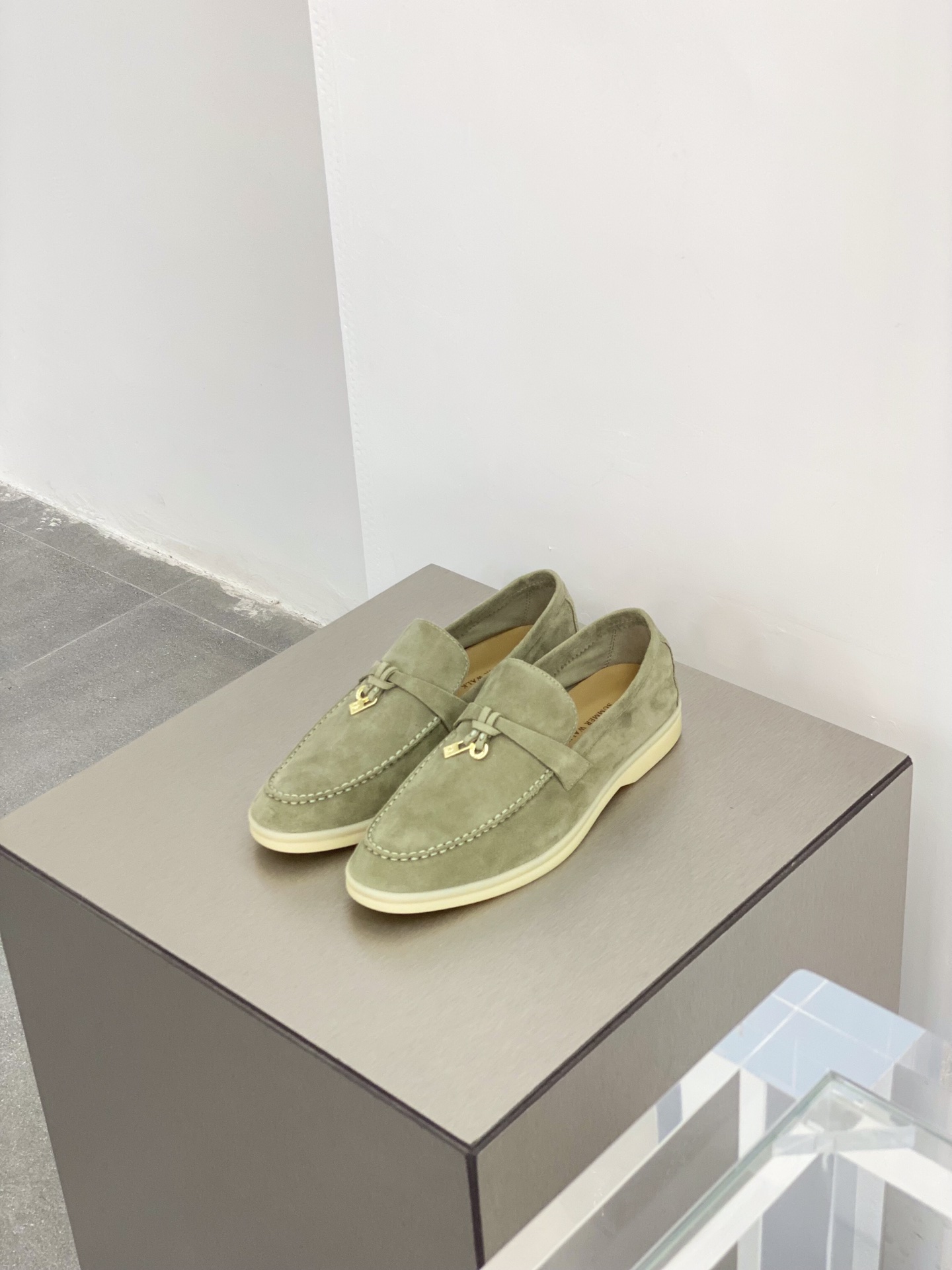 L0r0 P1ana Summer Charms Walk Loafers Tea Room For Women – FAE5444 50KY