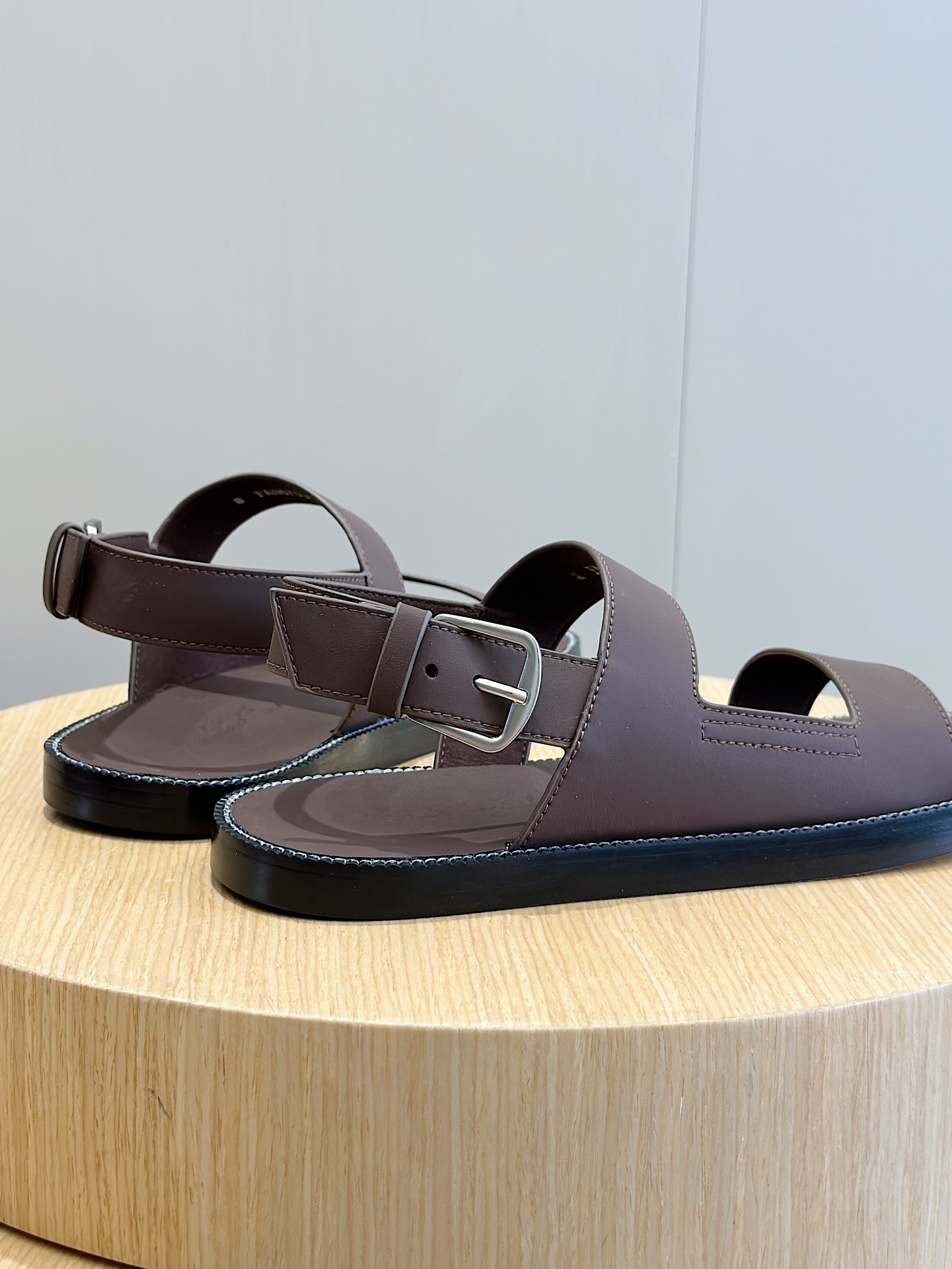 L0r0 P1ana Nama Sandal Dark Brown For Men FAN8703