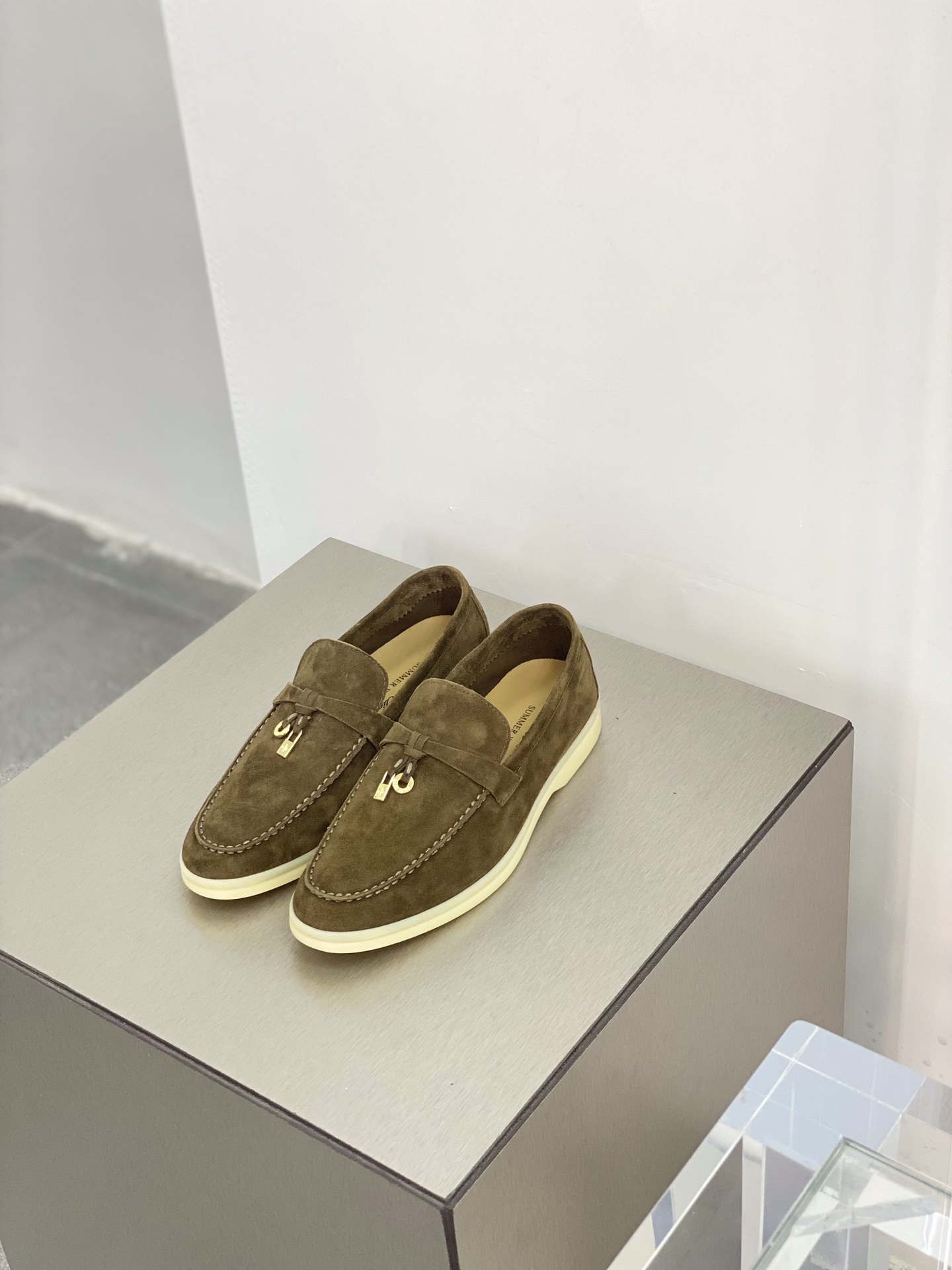 L0r0 P1ana Summer Charms Walk Loafers Tea Room For Women – FAE5444 50KY