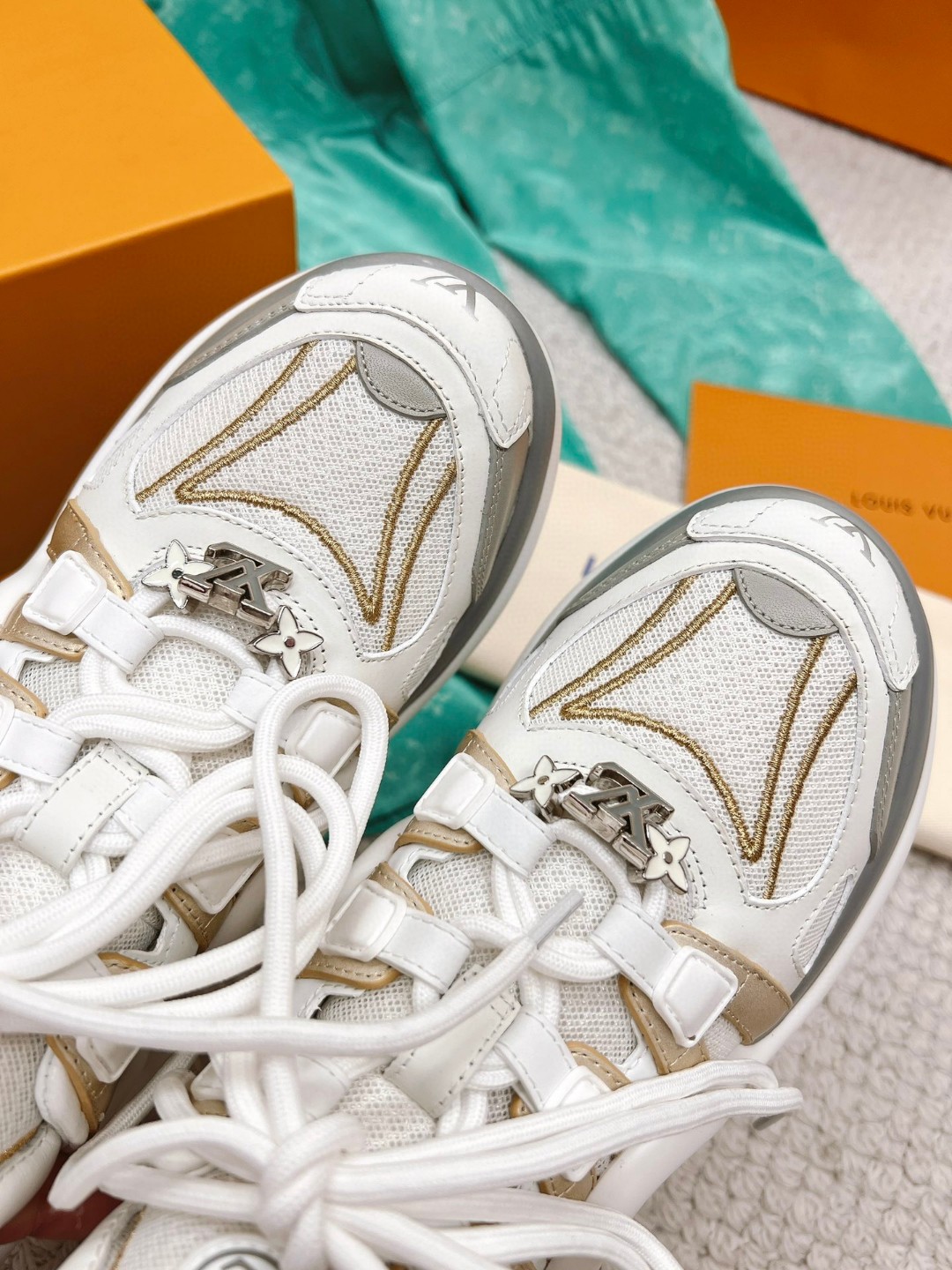 L0vis Vvtt0n LV Archlight Sneaker White For Women