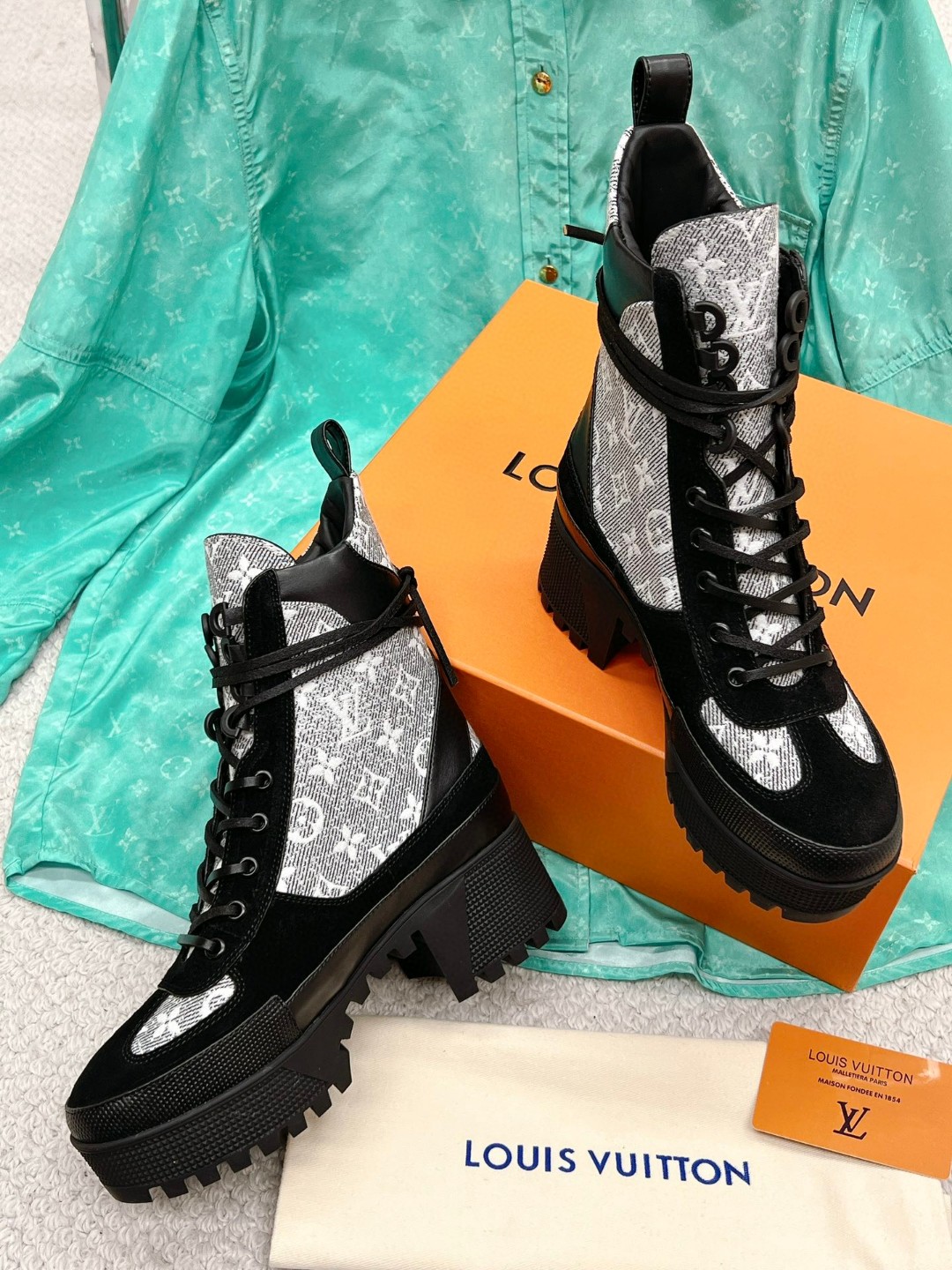 L0vis Vvtt0n Laureate Desert Boots Grey For Women