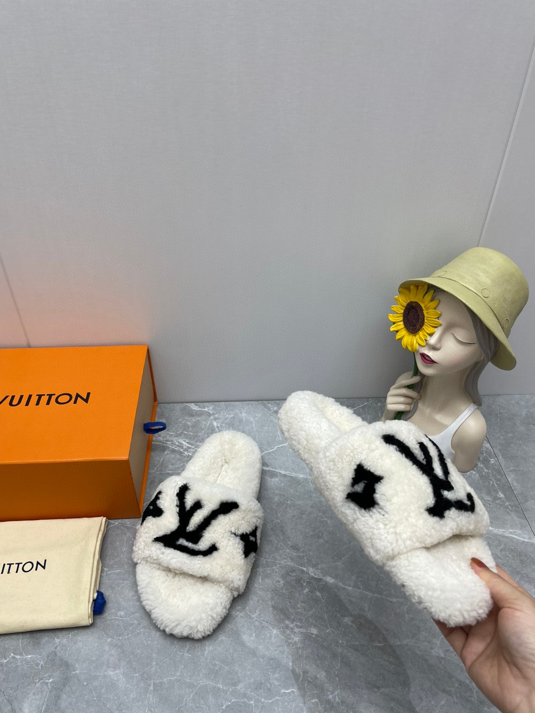 L0vis Vvtt0n Paseo Flat Comfort Mule White For Women