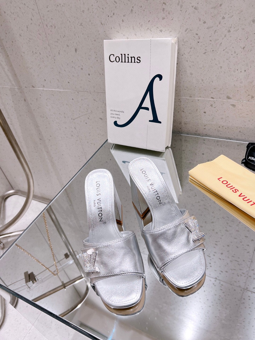 L0vis Vvtt0n Shake Mule Silver For Women 1AB1K9