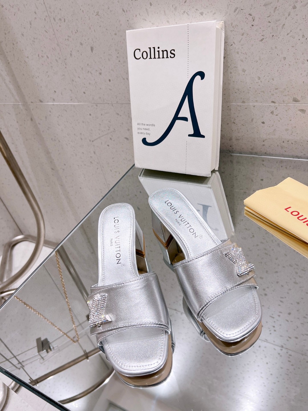 L0vis Vvtt0n Shake Mule Silver For Women 1AB2P1