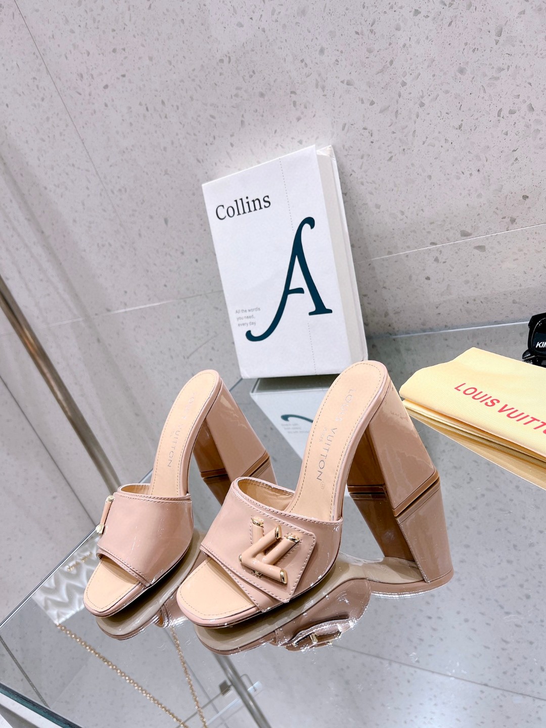 L0vis Vvtt0n Shake Mule Beige For Women