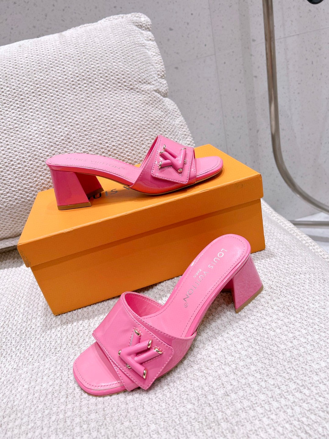 L0vis Vvtt0n Shake Mule Pink For Women