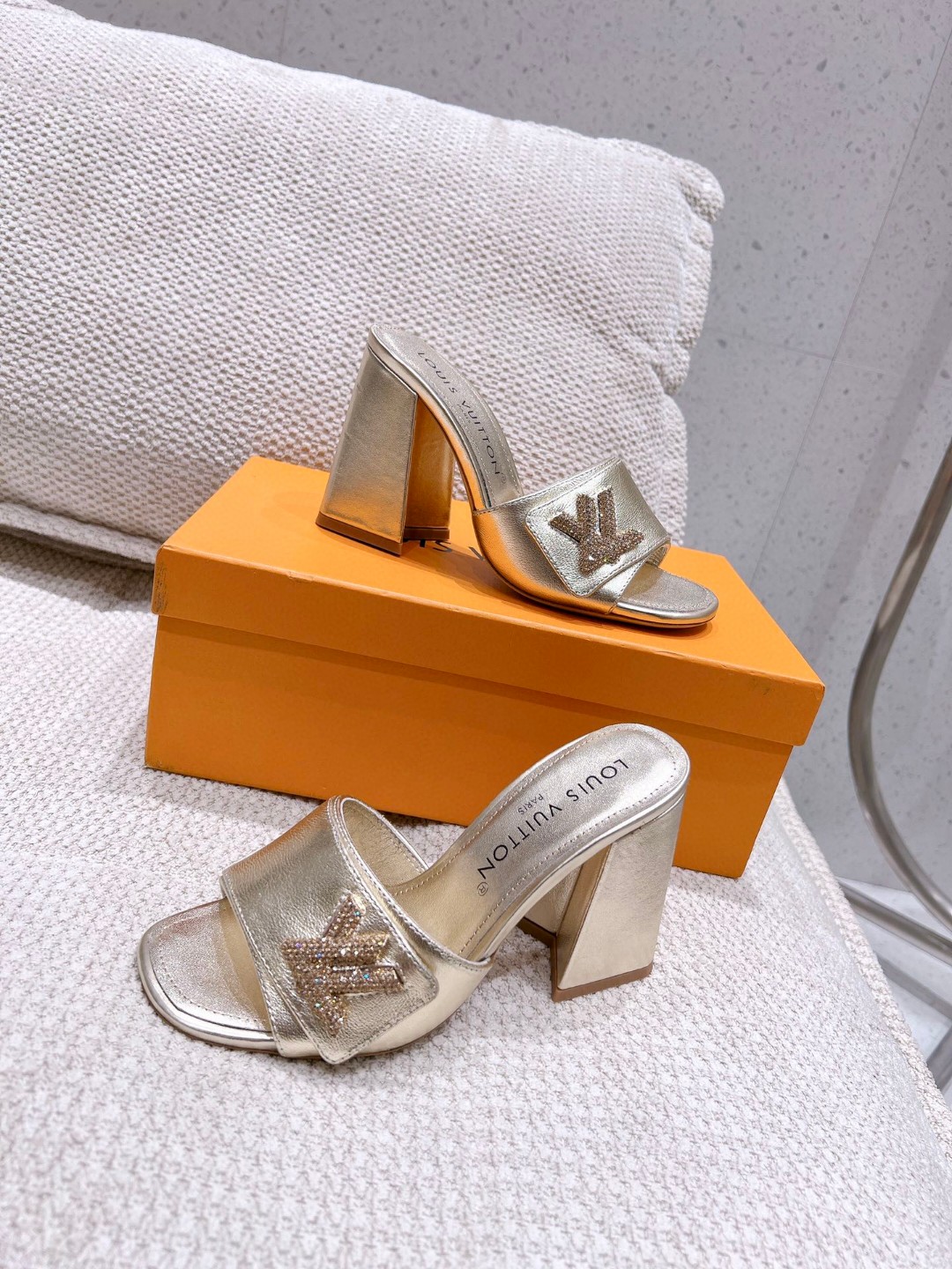 L0vis Vvtt0n Shake Mule Gold For Women