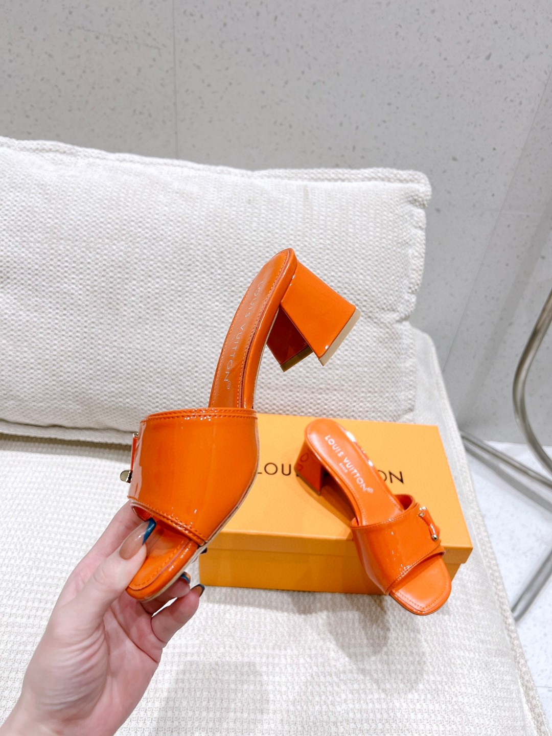 L0vis Vvtt0n Shake Mule Orange For Women