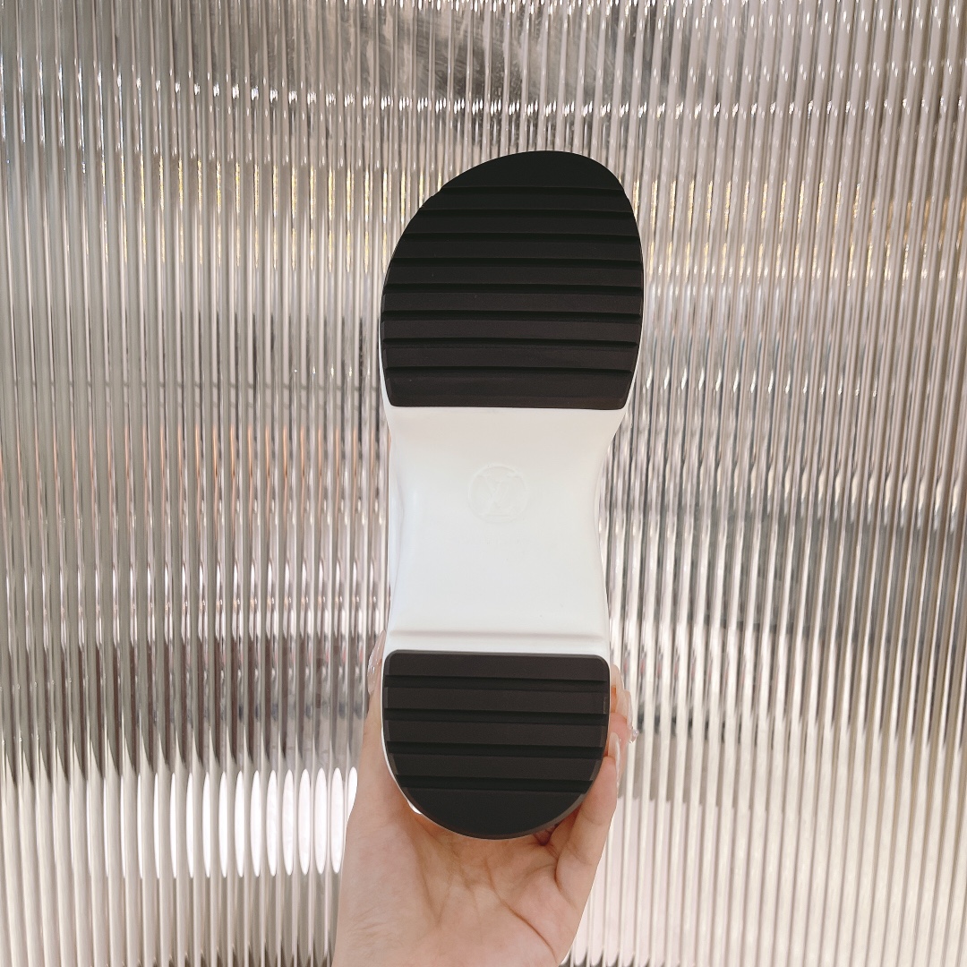 L0vis Vvtt0n Women’s LV Archlight Flat Sandal Black For Women LV