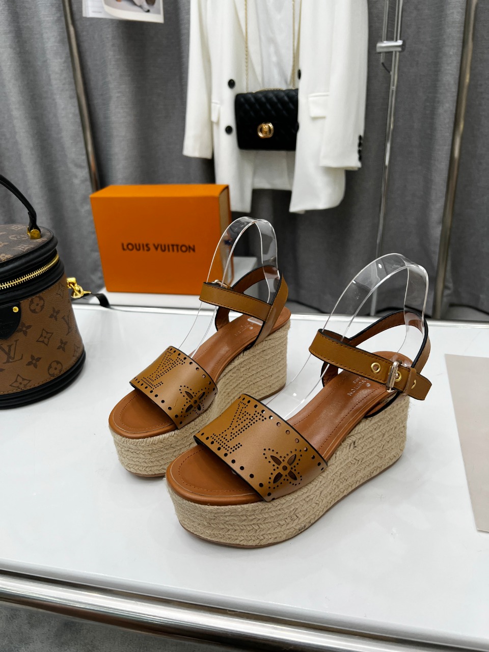 L0vis Vvtt0n Women’s Starboard Wedge Sandal Brown For Women LV 1A9PLN