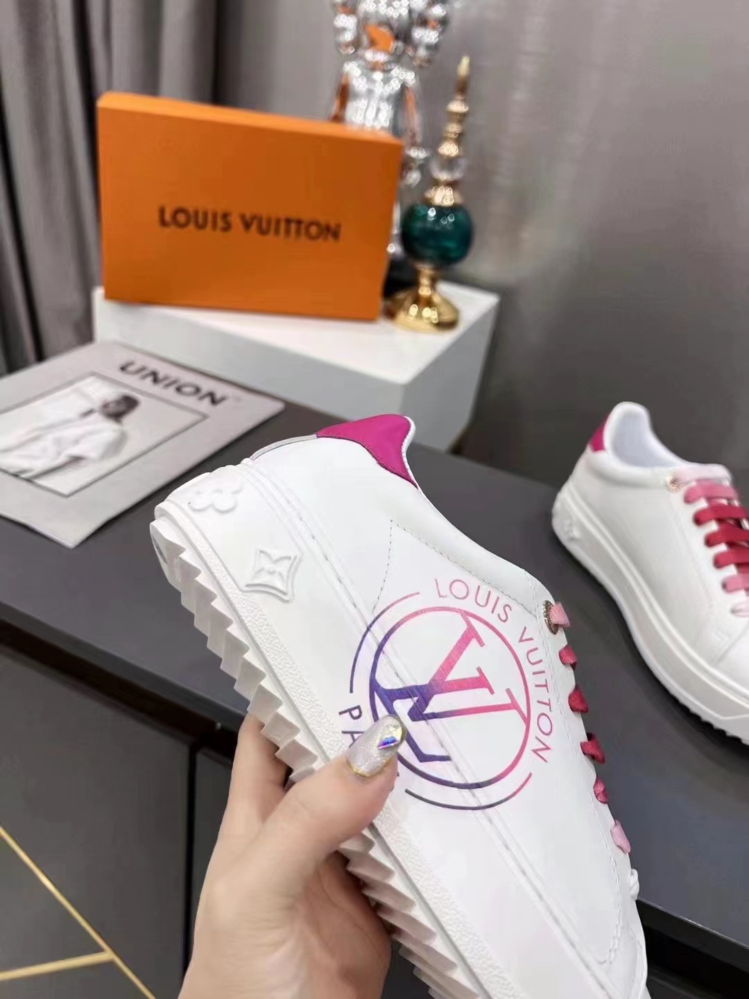 L0vis Vvtt0n Women’s Time Out Sneaker Fuchsia Pink For Women LV 1AA1BN