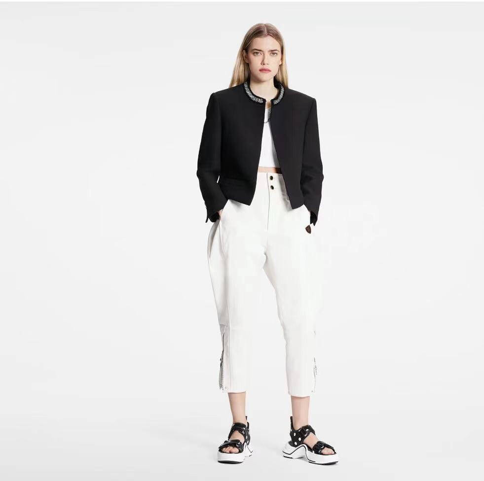 L0vis Vvtt0n Women’s LV Archlight Flat Sandal Black For Women LV 1AA0PZ