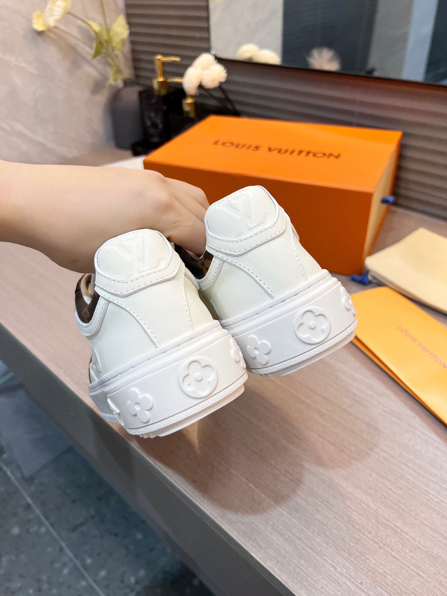 L0vis Vvtt0n Women’s Boombox Sneaker Brown For Women LV