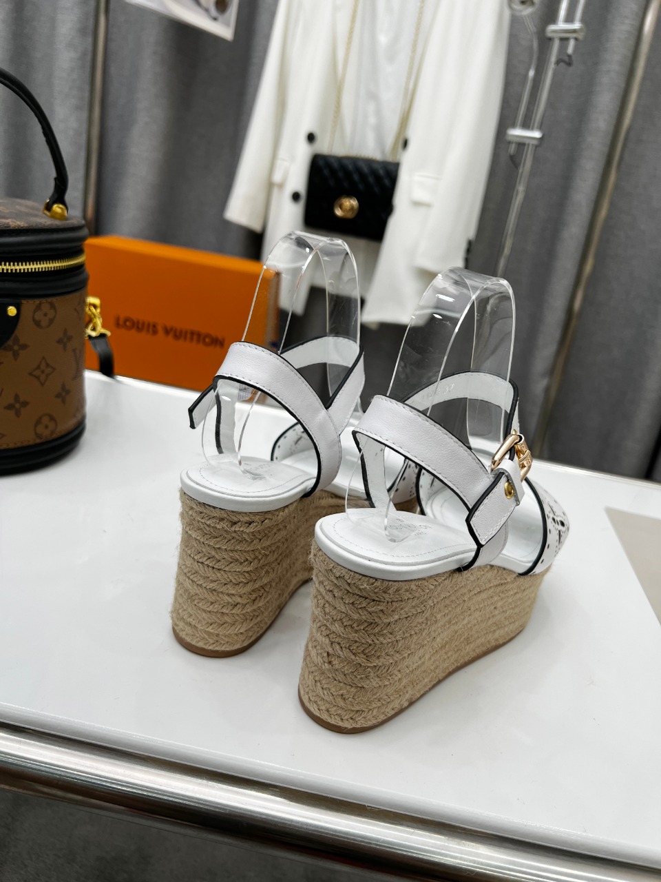 L0vis Vvtt0n Women’s Starboard Wedge Sandal White For Women LV 1A9PKT