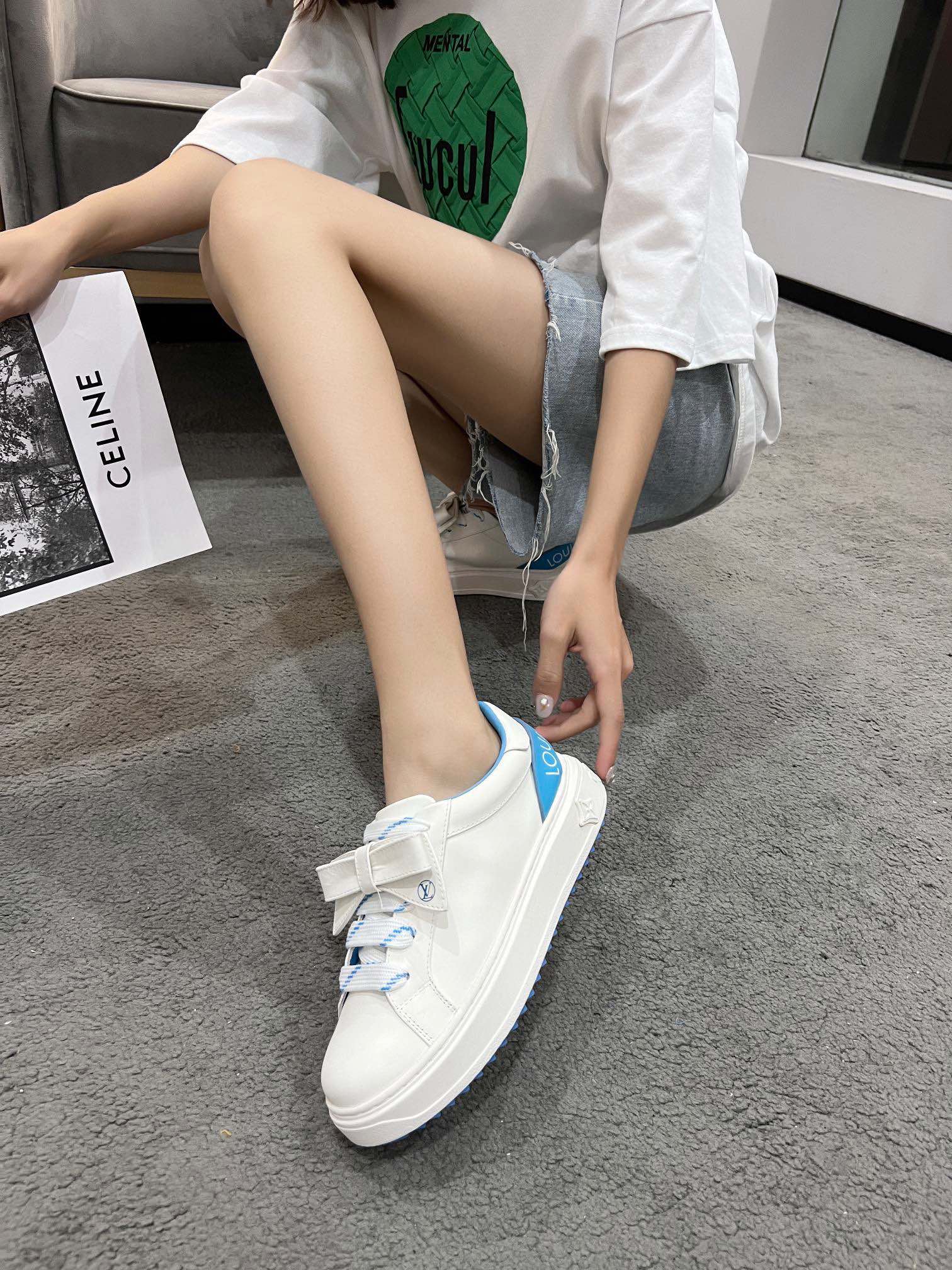 L0vis Vvtt0n Women’s Time Out Sneaker Blue For Women LV