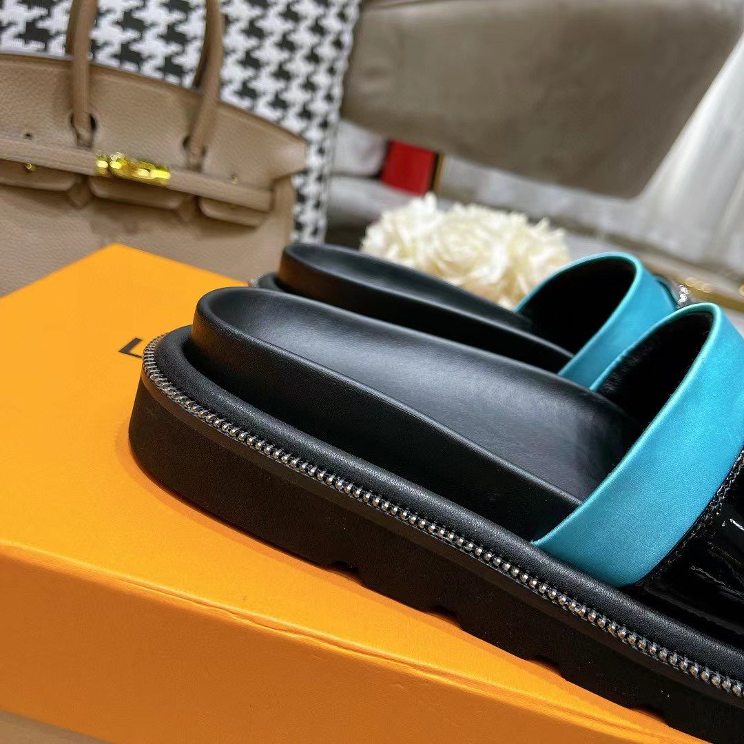 L0vis Vvtt0n Women’s Pool Pillow Flat Comfort Mule Blue For Women LV