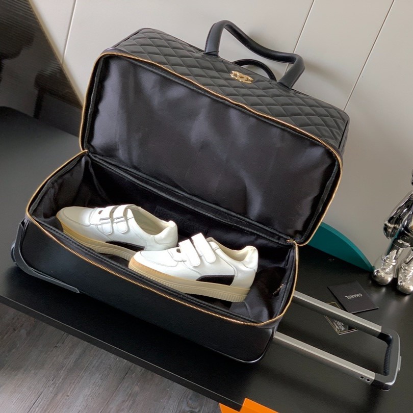 Ch**el Classic D1am0nd-Quilted Suitcase Black 19.3in/49cm