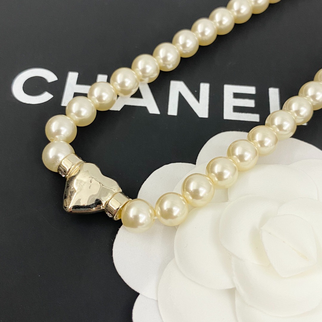 Ch**el Pearl Waist With Heart Chain And Logo Pendant For Women