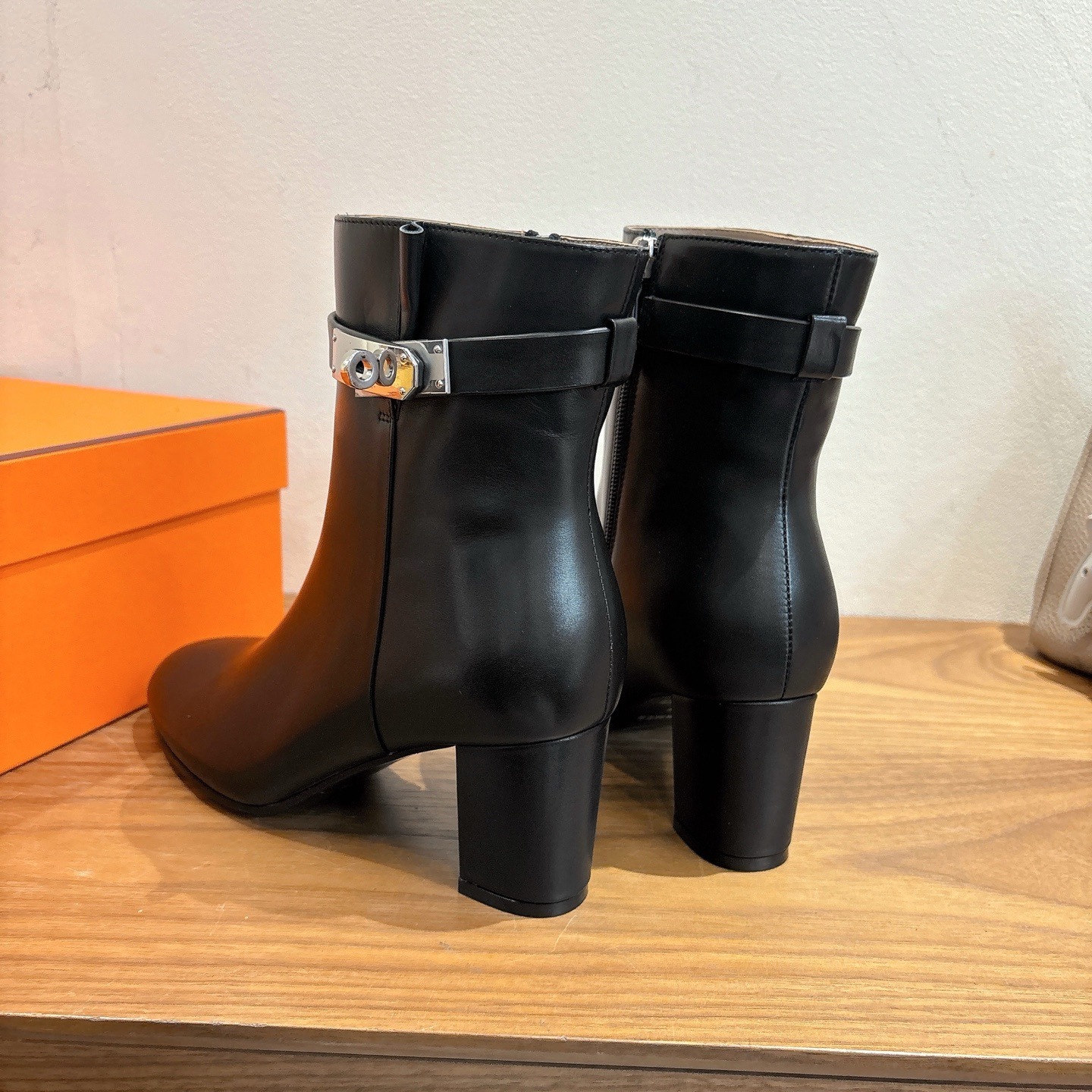 H**me5 Saint Germain Ankle Boots Noir For Women H182102Z 02340