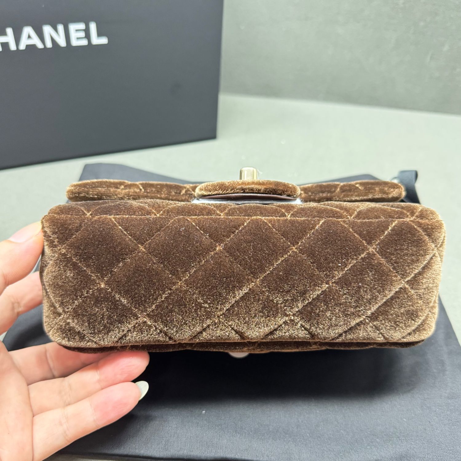 [True-to-ORIGINAL] Ch**el Classic Flap Bag Dark Brown For Women 20cm/7.9in