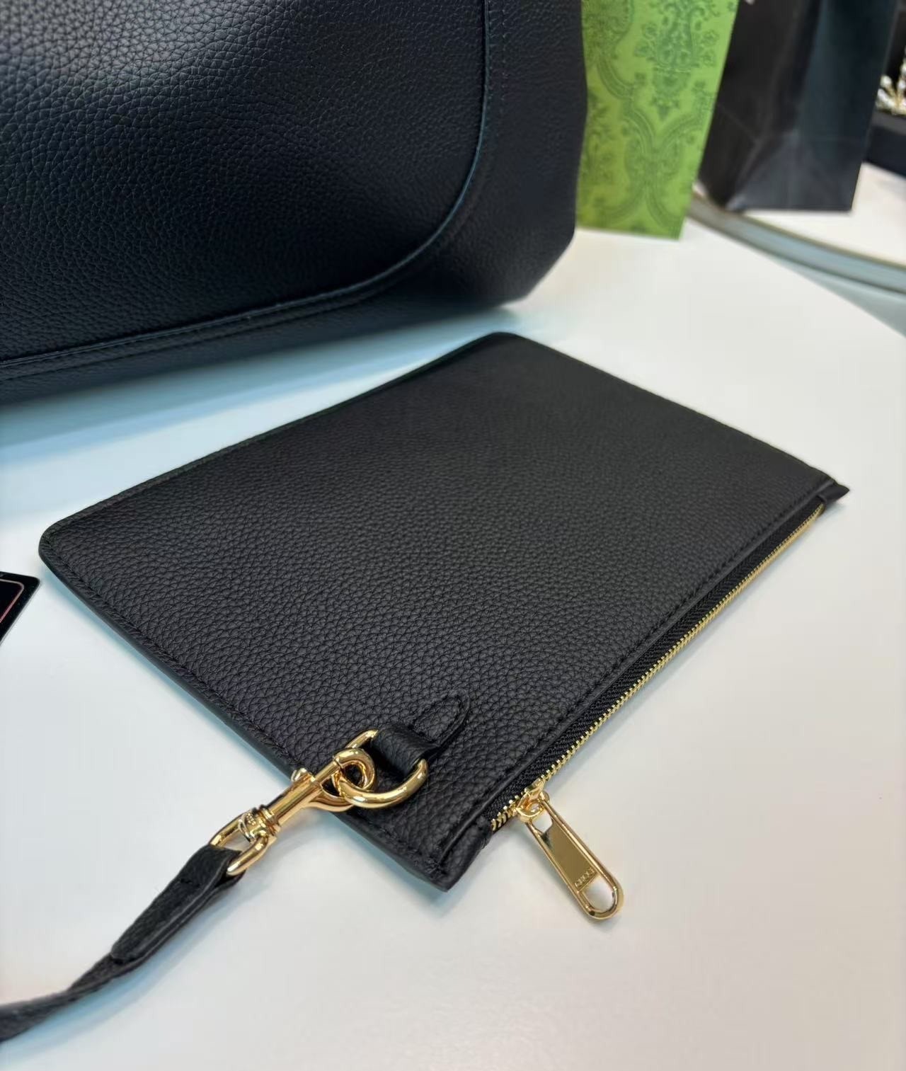 Gvc*1 Softbit Maxi Shoulder Bag Black For Women 18.1in/46cm 837466 AAEAO 1000