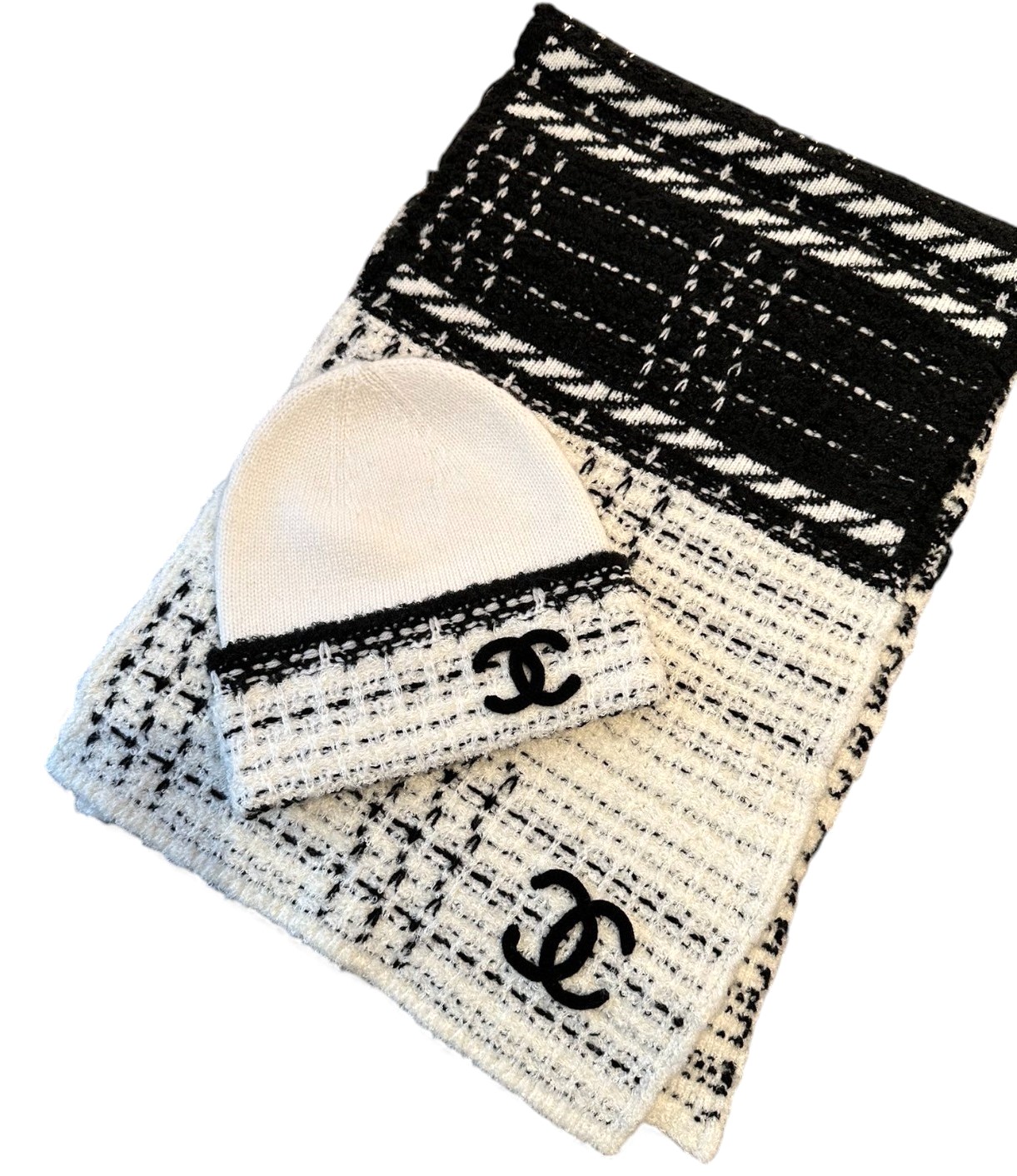 Ch**el Scarf And Beanie Set In Black/White For Women