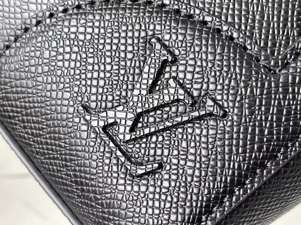 L0vis Vvtt0n Slim Briefcase Taiga Black For Men 15.7in/40cm M30810