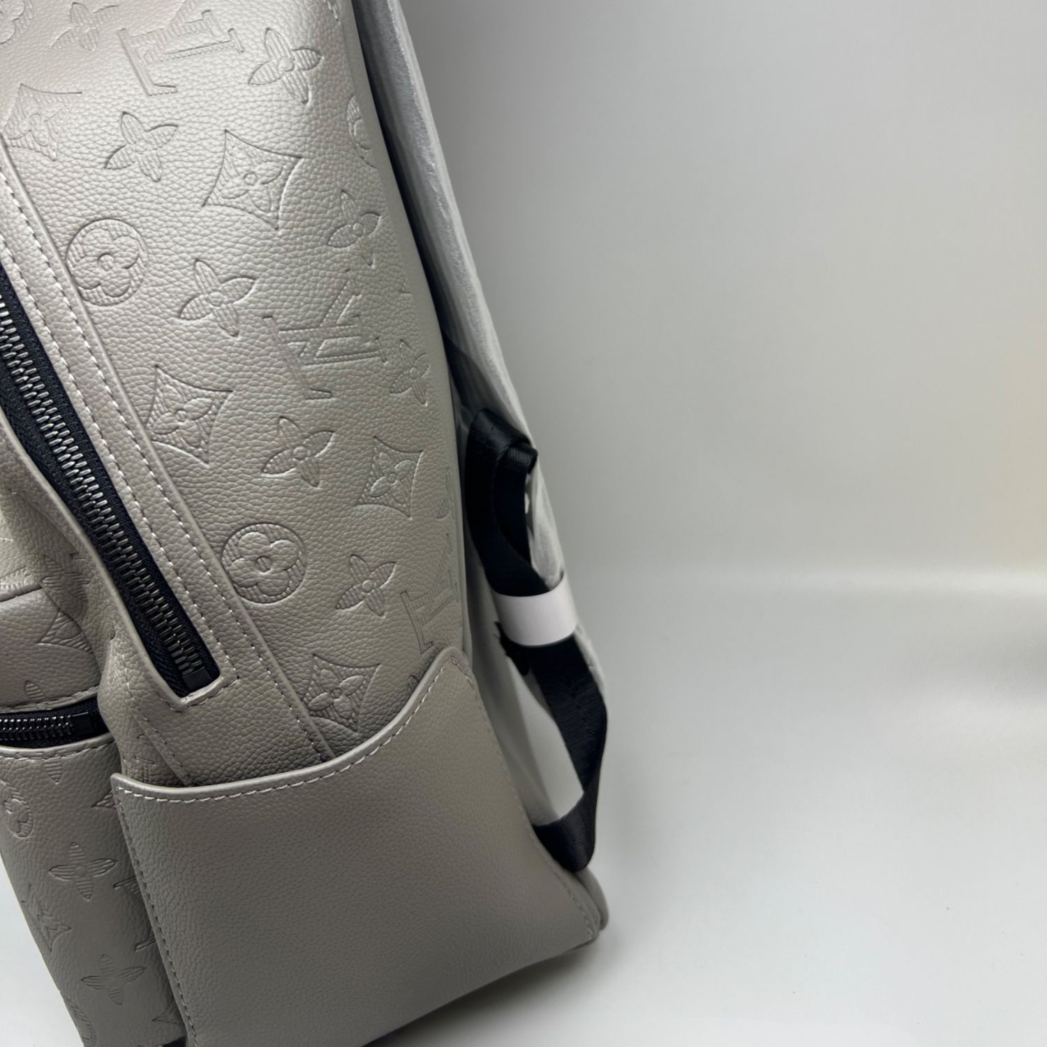 L0vis Vvtt0n Discovery Backpack Grey For Men 11.4in/29cm