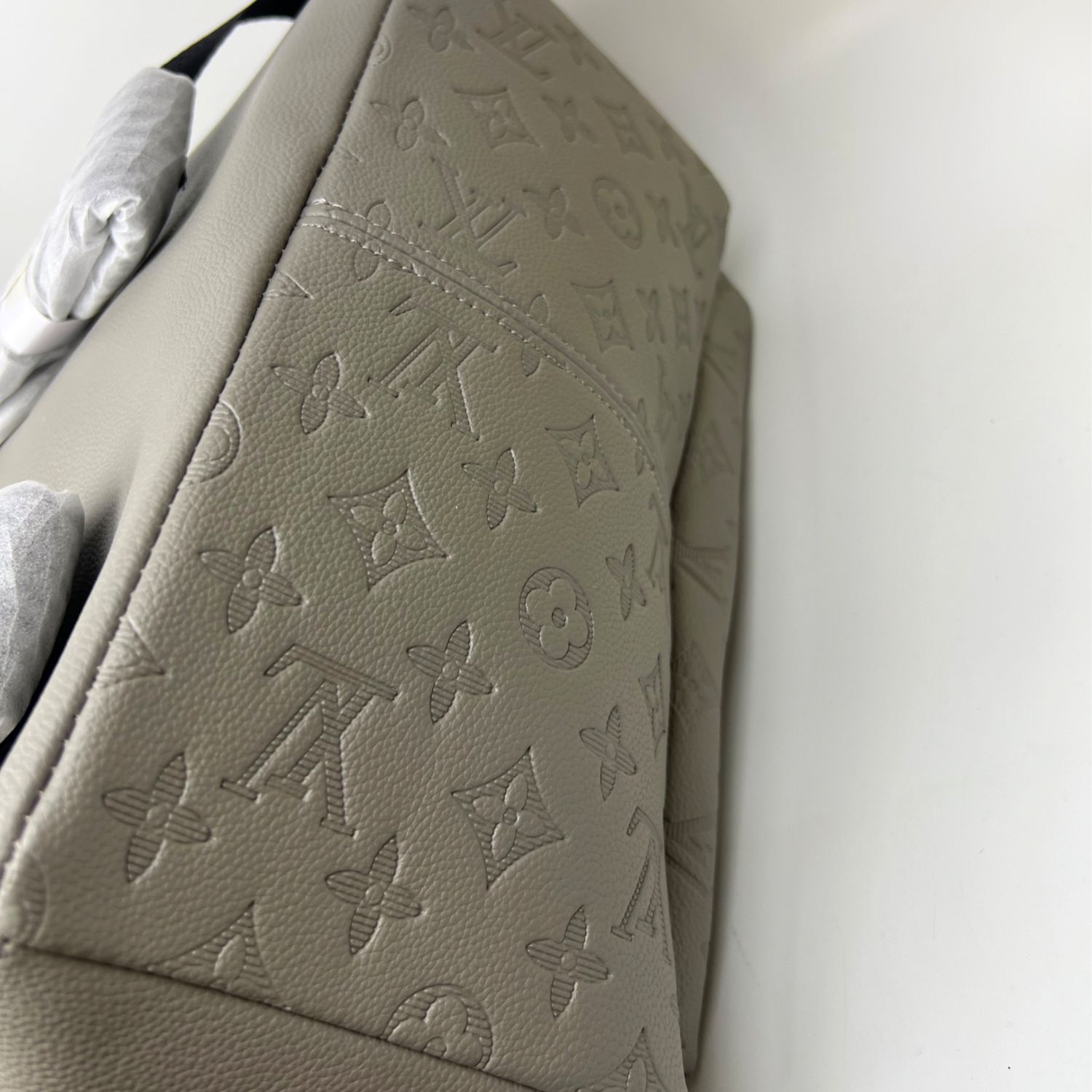 L0vis Vvtt0n Discovery Backpack Grey For Men 11.4in/29cm