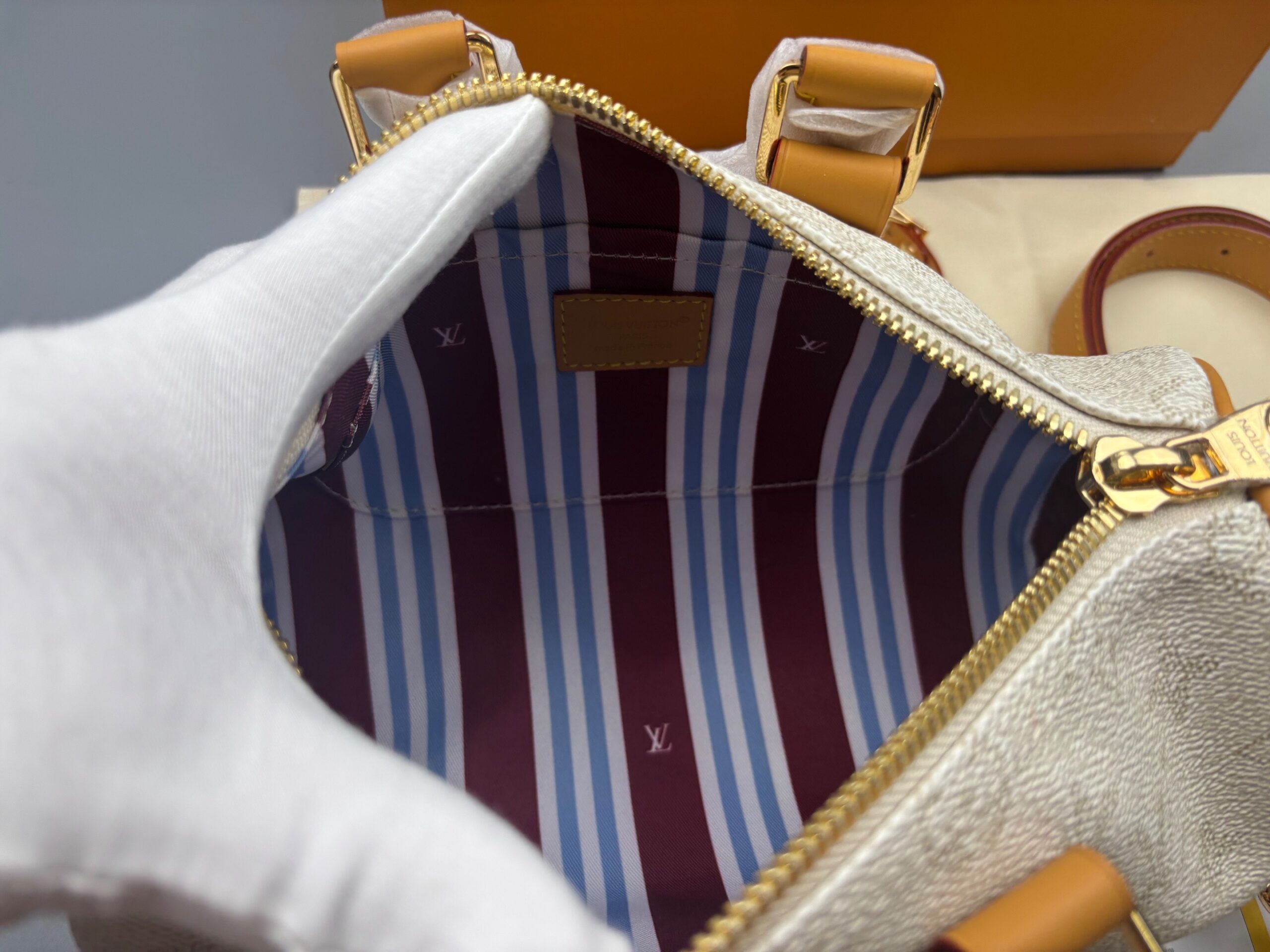 [True-to-ORIGINAL] L0vis Vvtt0n Keepall Bandoulière 25 Bags Off-White 25cm/9.8in – M15076