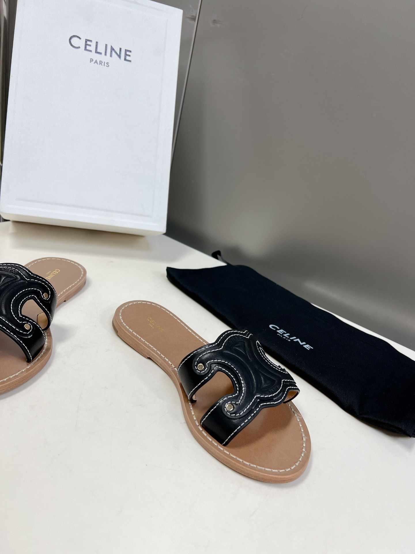 Ce1i*e Triomphe Mule Black For Women 352413767C.38NO