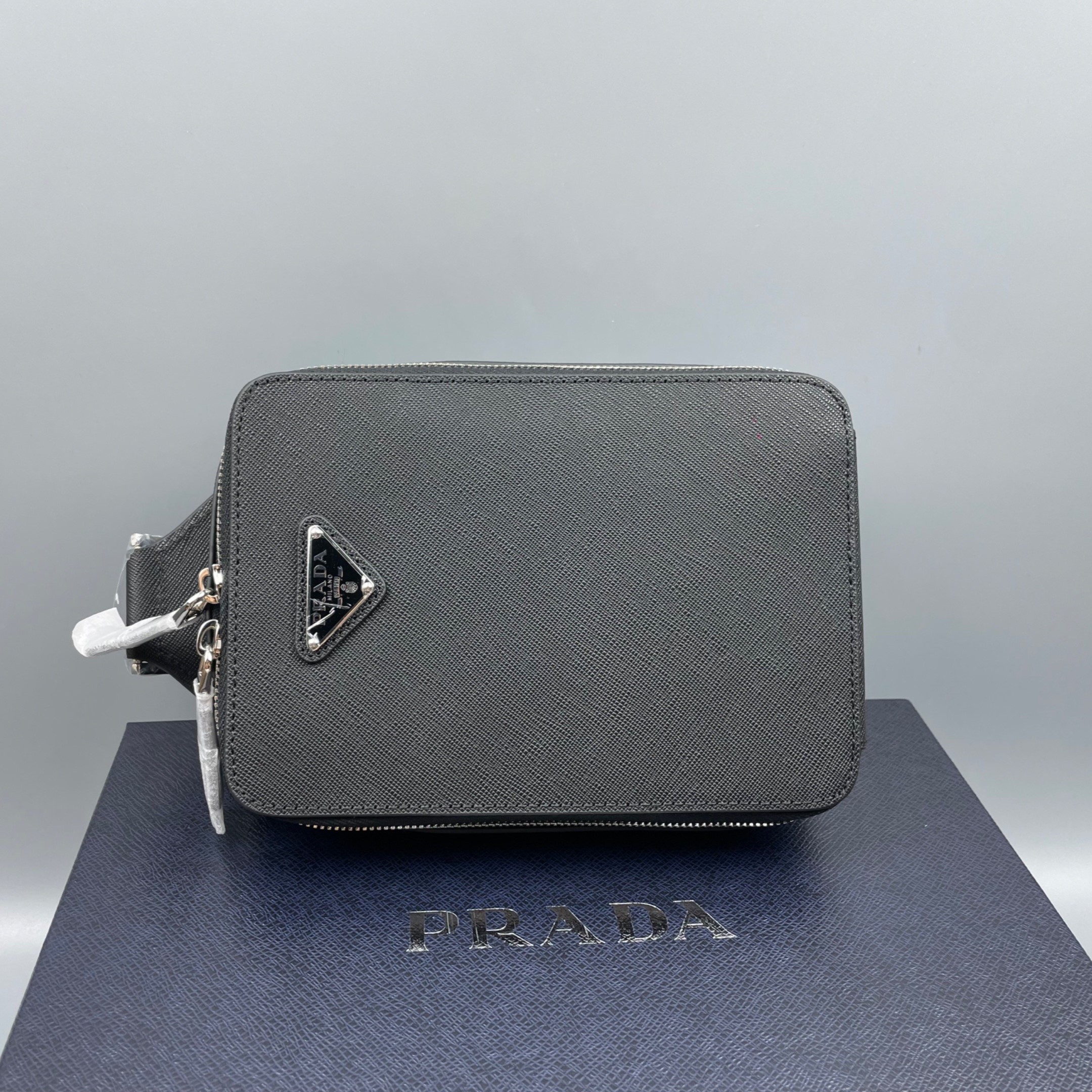 [True-to-ORIGINAL] Pra*a Leather Shoulder Bag Black For Men 5.5in/14cm 2VZ106_9Z2_F0002_V_OOO