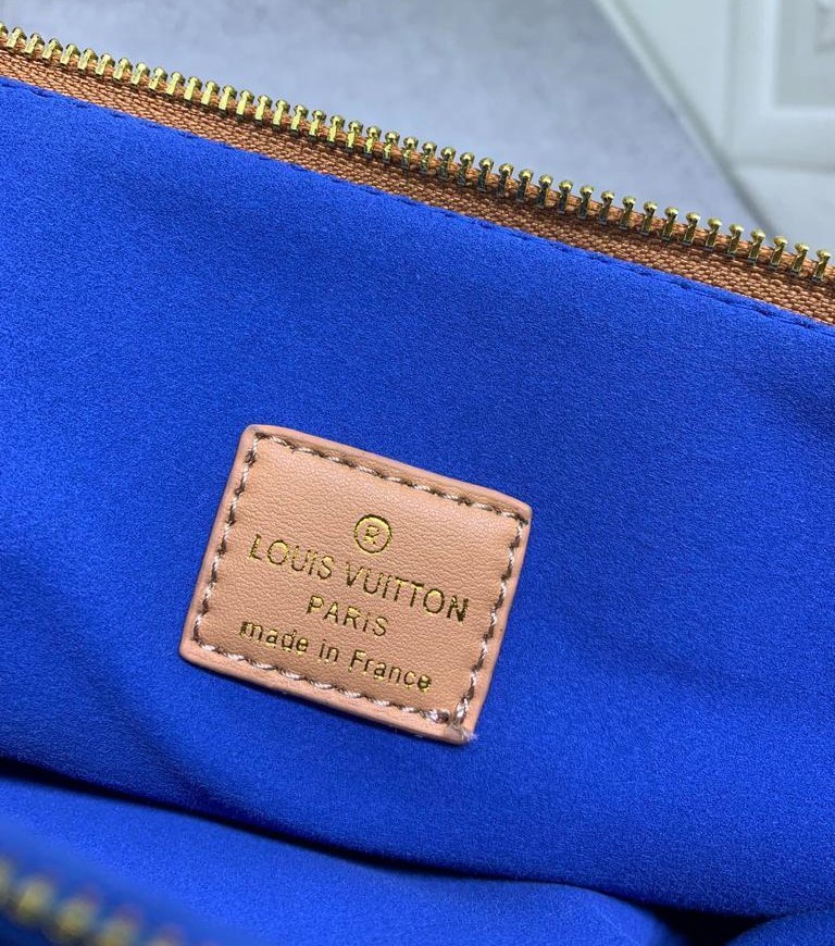 L0vis Vvtt0n Coussin PM Monogram Embossed Puffy Cream For Women, Women’s Handbags, Shoulder And Crossbody Bags 10.2in/26cm LV