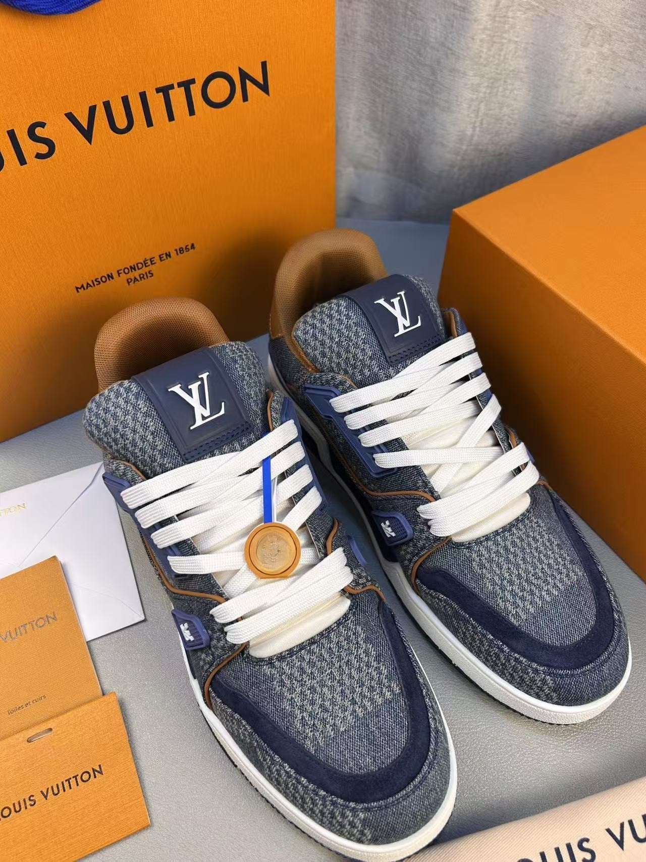 L0vis Vvtt0n LV Trainer Sneaker Denim For Men 1AD6DK