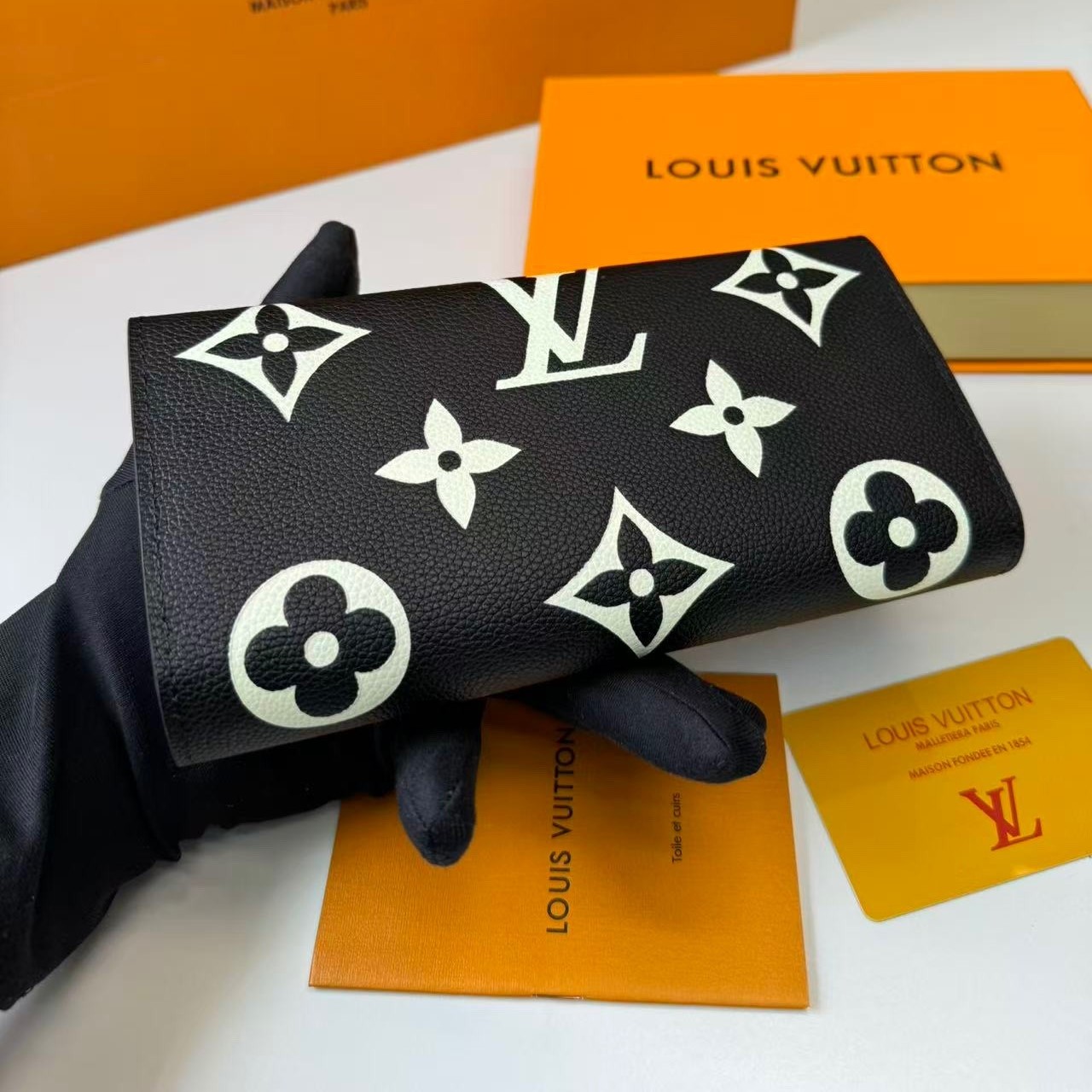 L0vis Vvtt0n Sarah Wallet Black And Beige For Women 19cm/7.5in – M80496