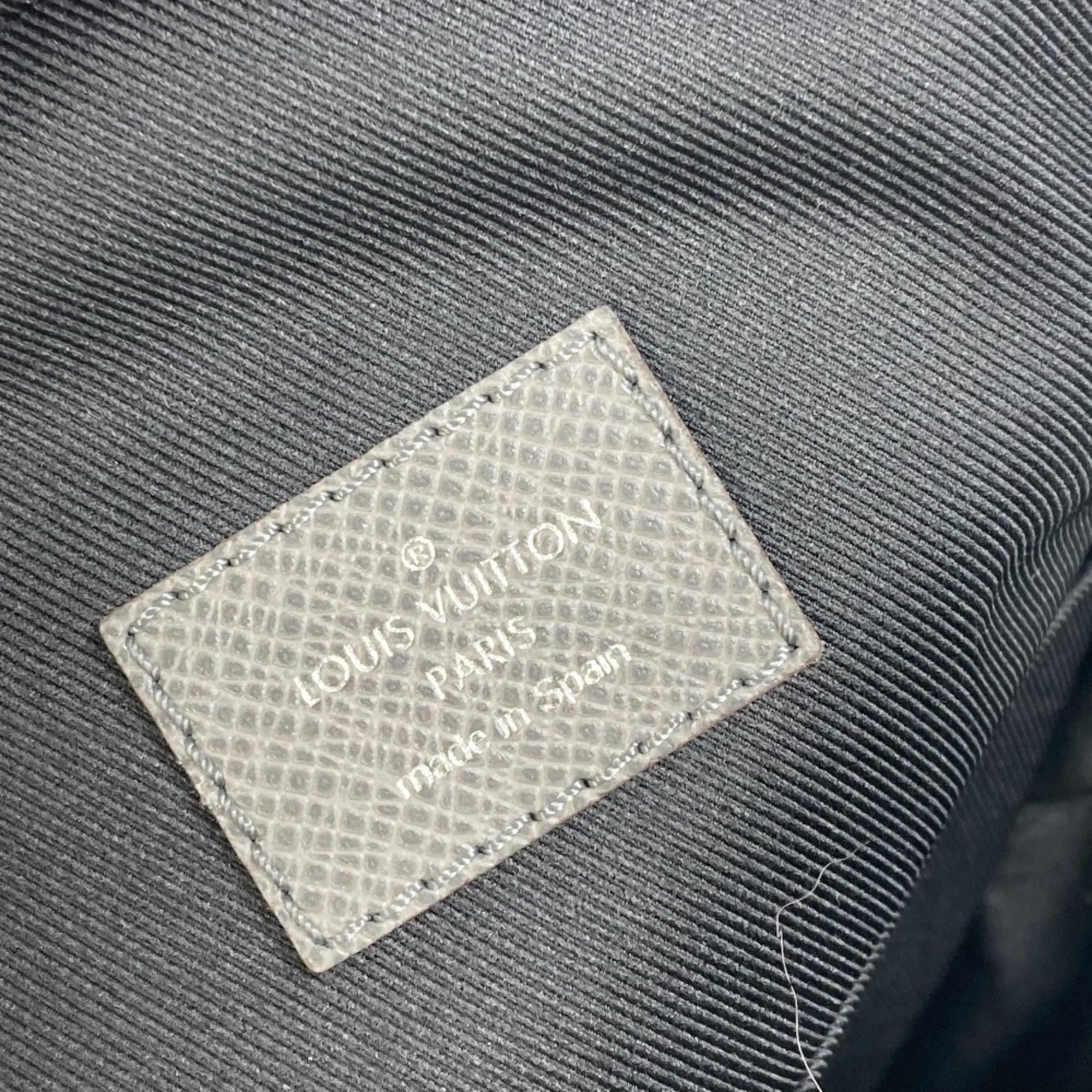 L0vis Vvtt0n Avenue Sling Bag Taiga Grey For Men, Men’s Bags, Crossbody Bags 12.2in/31cm LV M30801