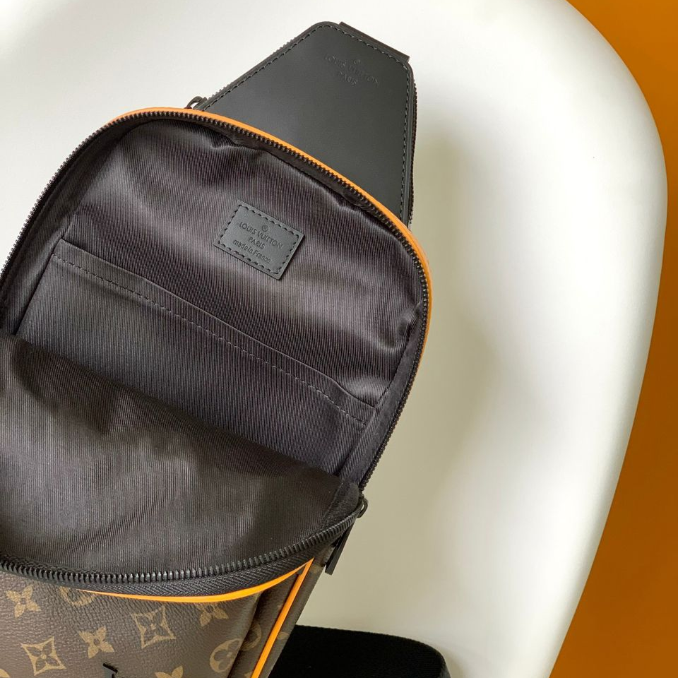 L0vis Vvtt0n Avenue NM Slingbag Brown For Men 31cm/ 12.2 in M46718