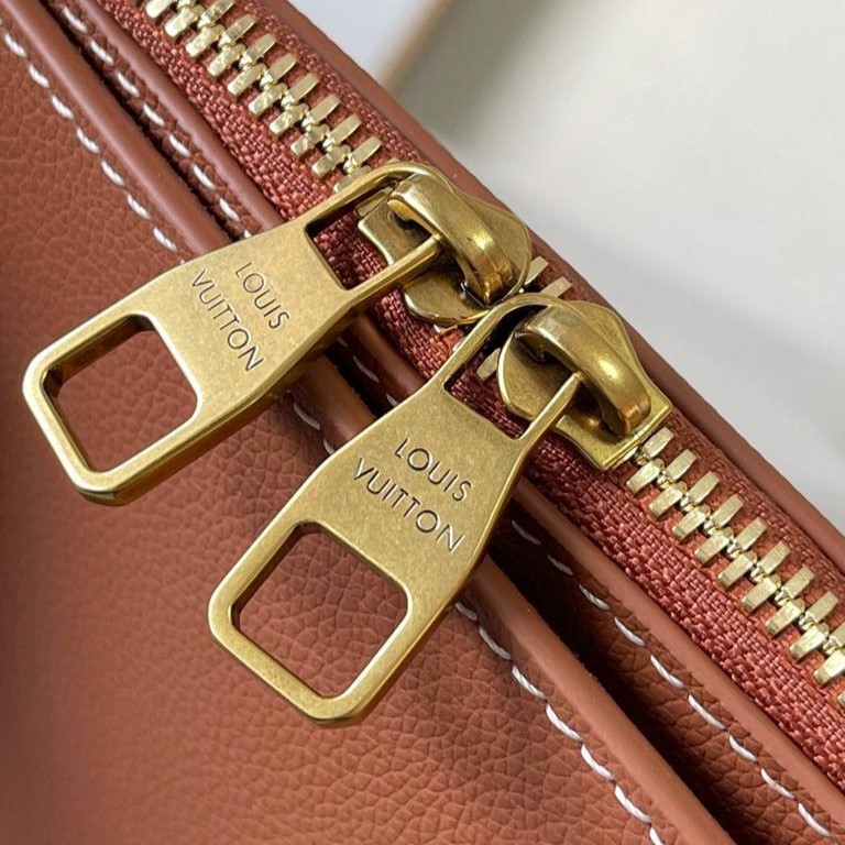 L0vis Vvtt0n Low Key Duffle Tote Cognac For Women 17.1in/43cm M26688