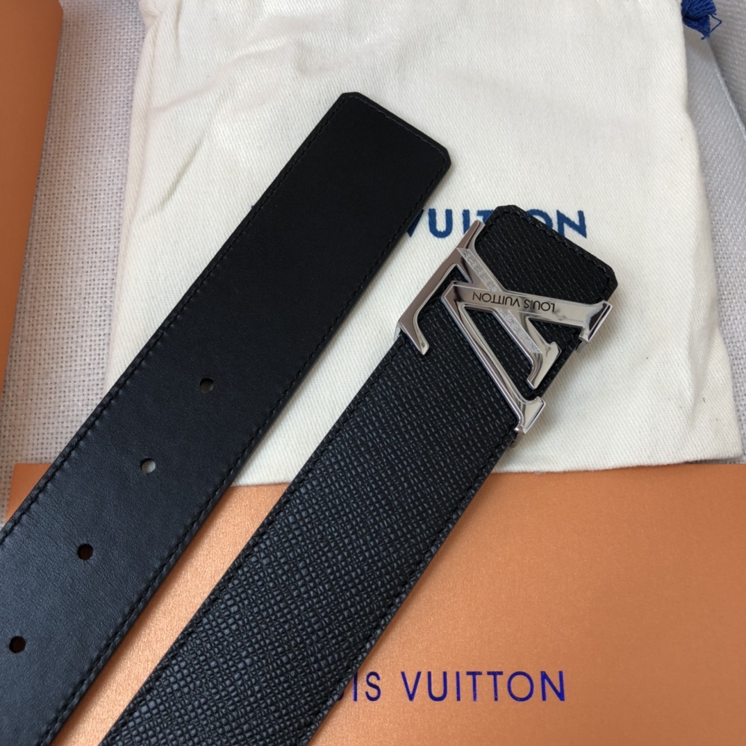 L0vis Vvtt0n Initiales Reversible LV Belt with Silver Hardware