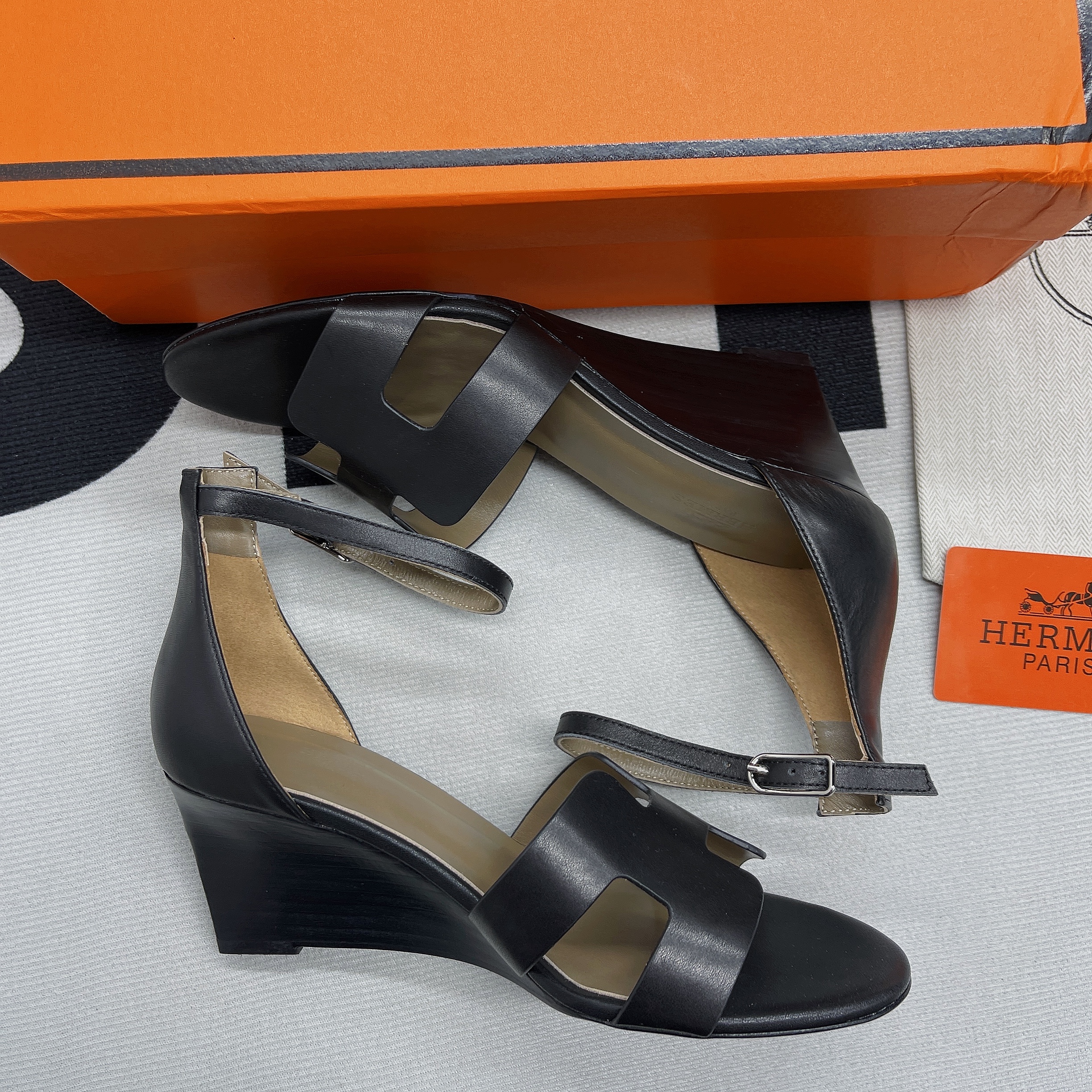 H**me5 Legend Sandals Calfskin Leather Spring/Summer Collection Noir