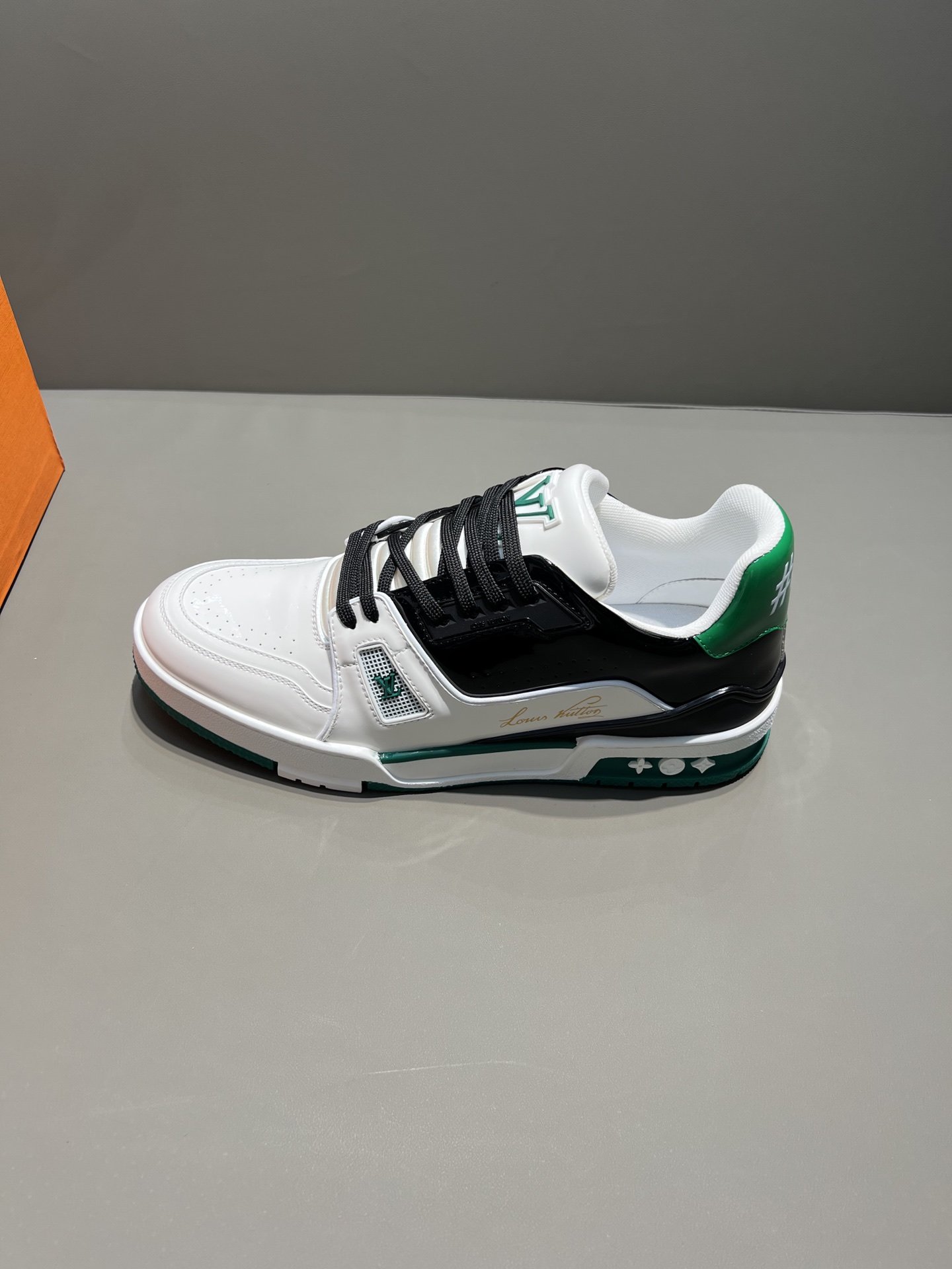 L0vis Vvtt0n Trainer Sneaker White/Black Virgil Abloh For Men LV