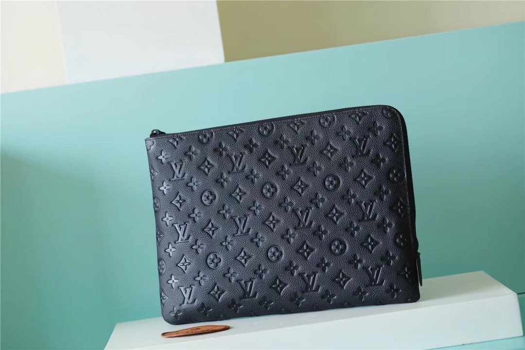 L0vis Vvtt0n MM Etui De Voyage Taurillon Monogram For Men, Men’s Wallet 13.4in/34cm LV