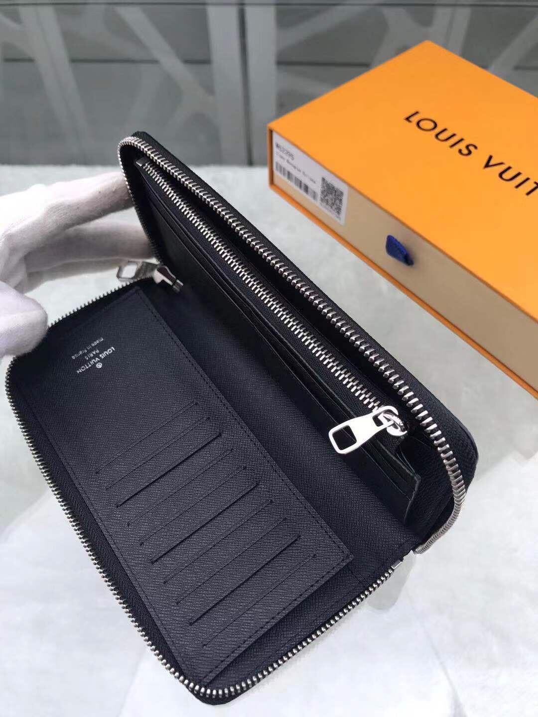 L0vis Vvtt0n Zippy Wallet Vertical Monogram Eclipse Canvas For Men, Men’s Wallet 7.9in/20cm LV M62295