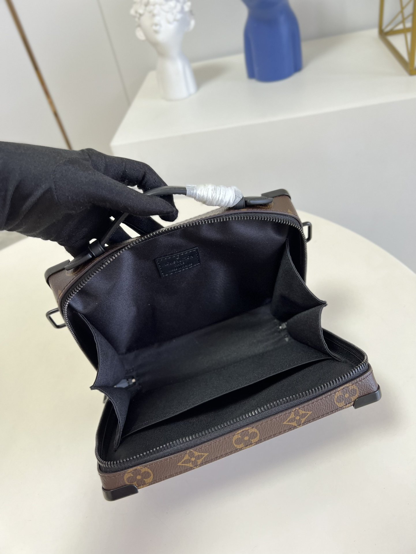 L0vis Vvtt0n Handle Soft Trunk Monogram Macassar Canvas For Men, Men’s Bags 8.5in/22cm LV M45935