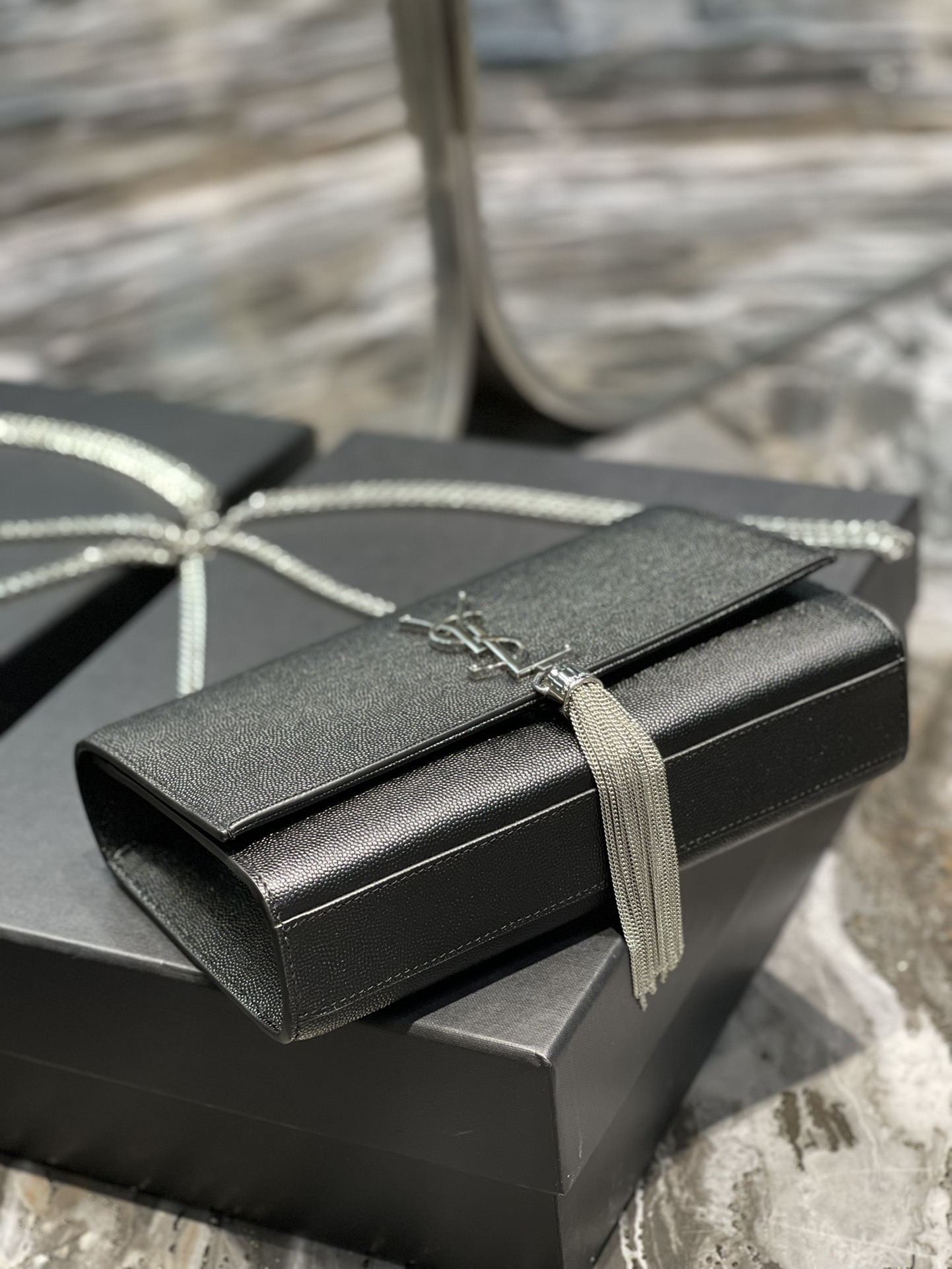 Sa1nt Lau*nt Kata Medium Chain Bag Black With Tassel For Women 9.4in/24cm Y51 354119BOW0N1000