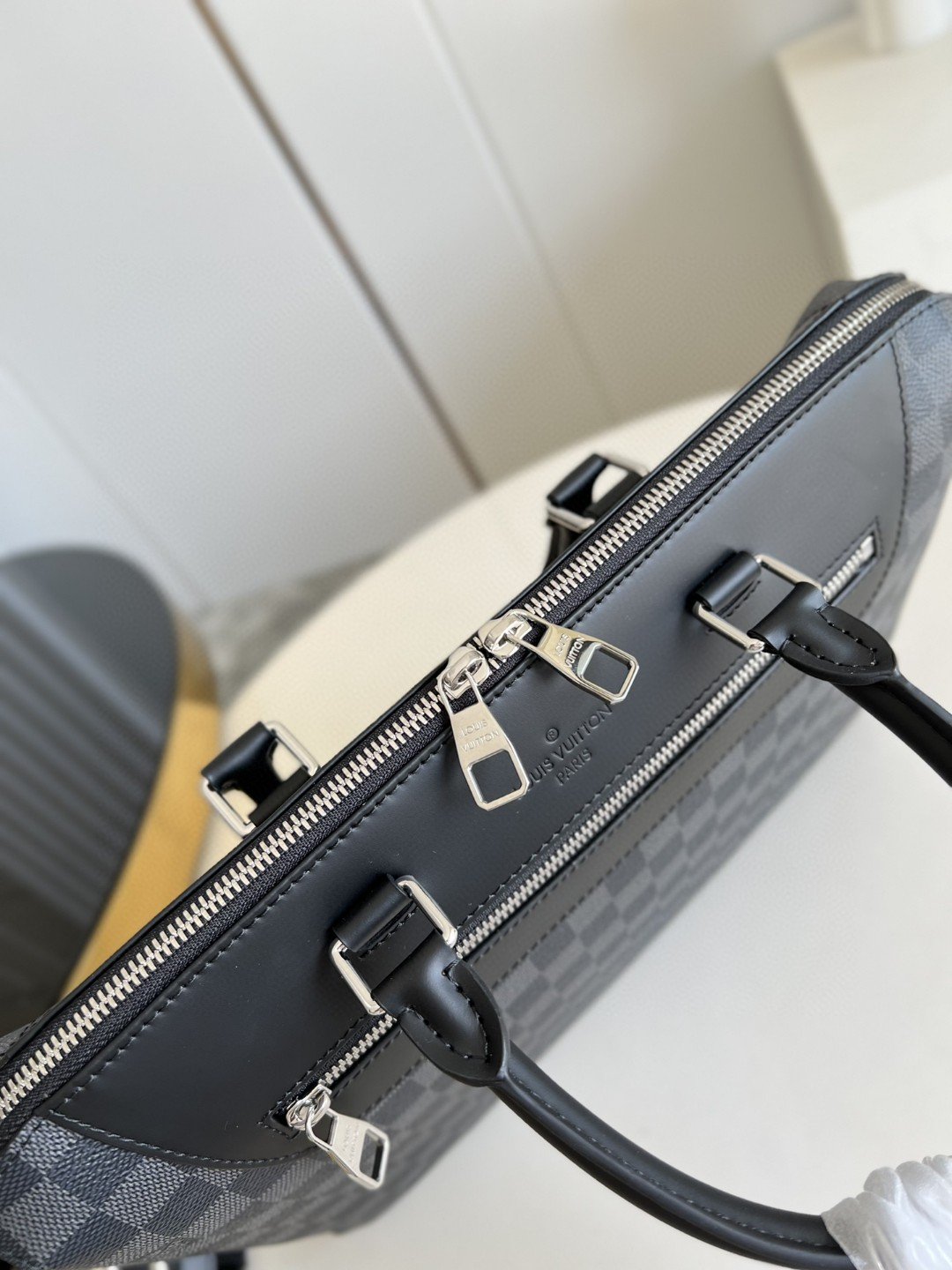 L0vis Vvtt0n Porte Documents Jour Business Bag Damier Graphite For Men, Men’s Bags, Shoulder And Crossbody Bags 14.6in/37cm LV N48260