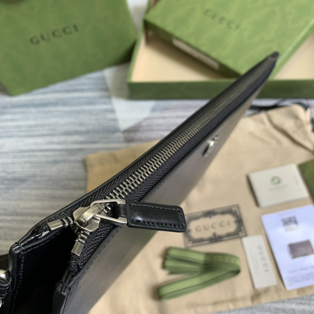 Gvc*1 Marmont Pouch in Black with Gold Toned Hardware For Men, Men’s Pouch 12in/30.5cm GG 475317 DJ20T 1000