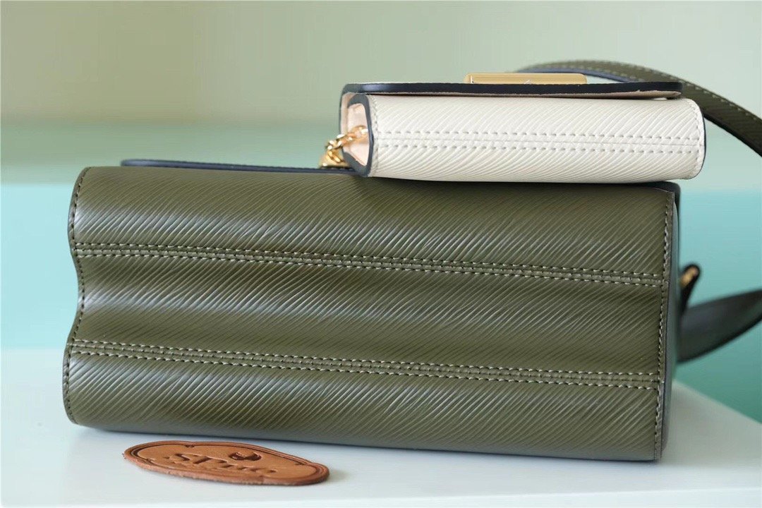 L0vis Vvtt0n Twist MM Bag, Shoulder and Cross Body Bags For Women Kaki / Quartz White 9.1in/23cm LV M59884