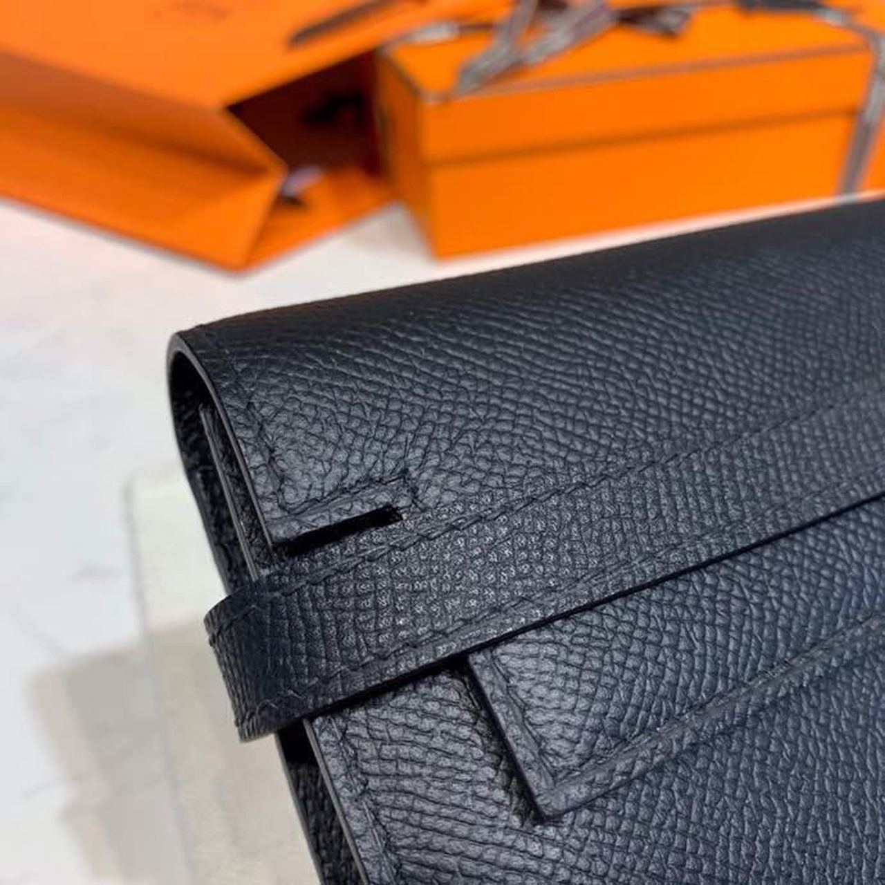 H**me5 Kelly Wallet To Go Woc Black With Gold Toned Hardware Bag For Women 8.2in/21cm